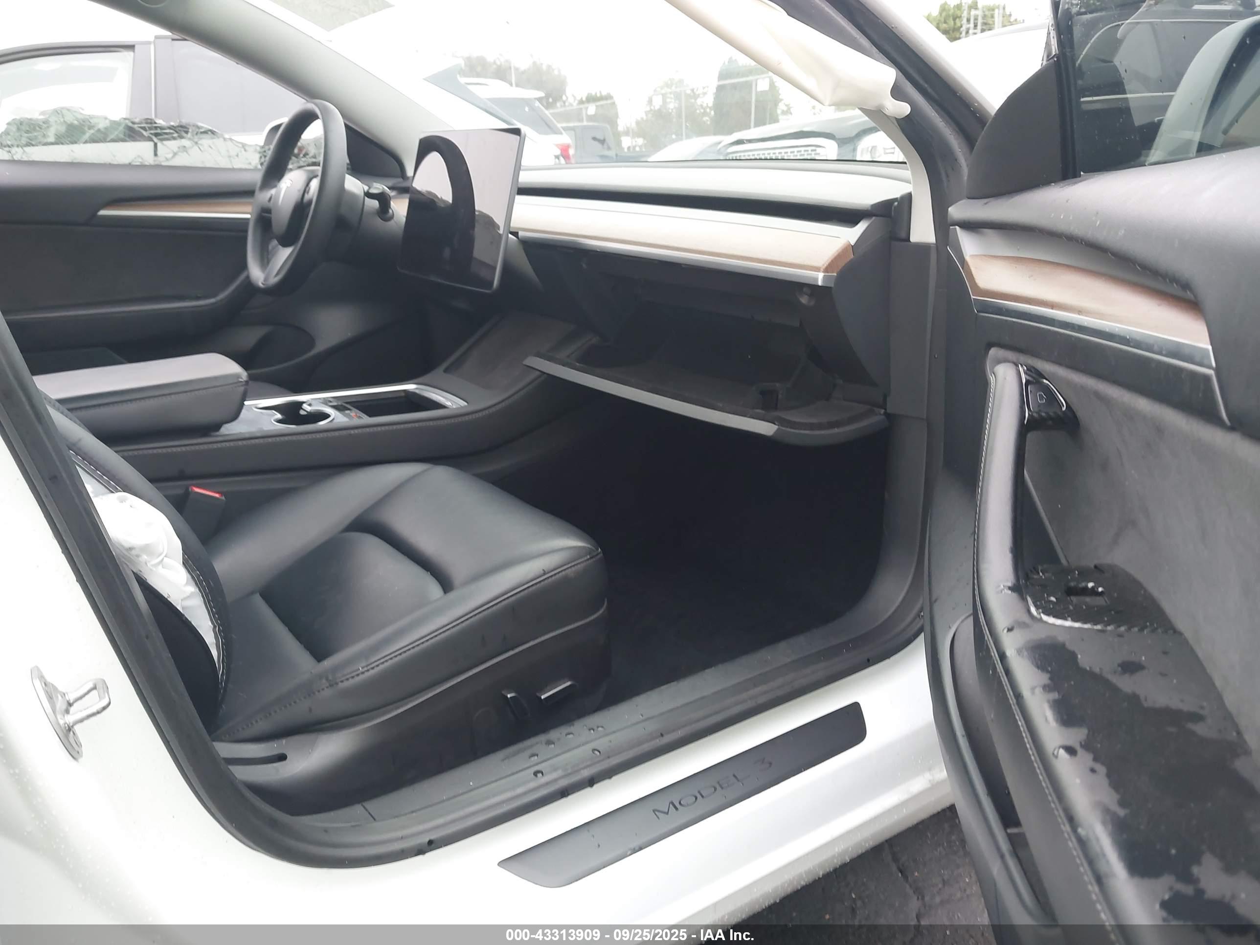 TESLA MODEL image 5