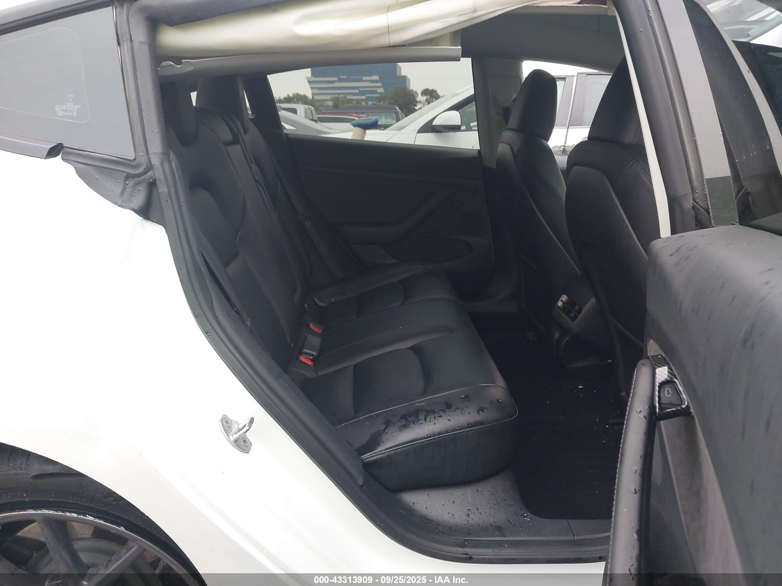 TESLA MODEL image 8