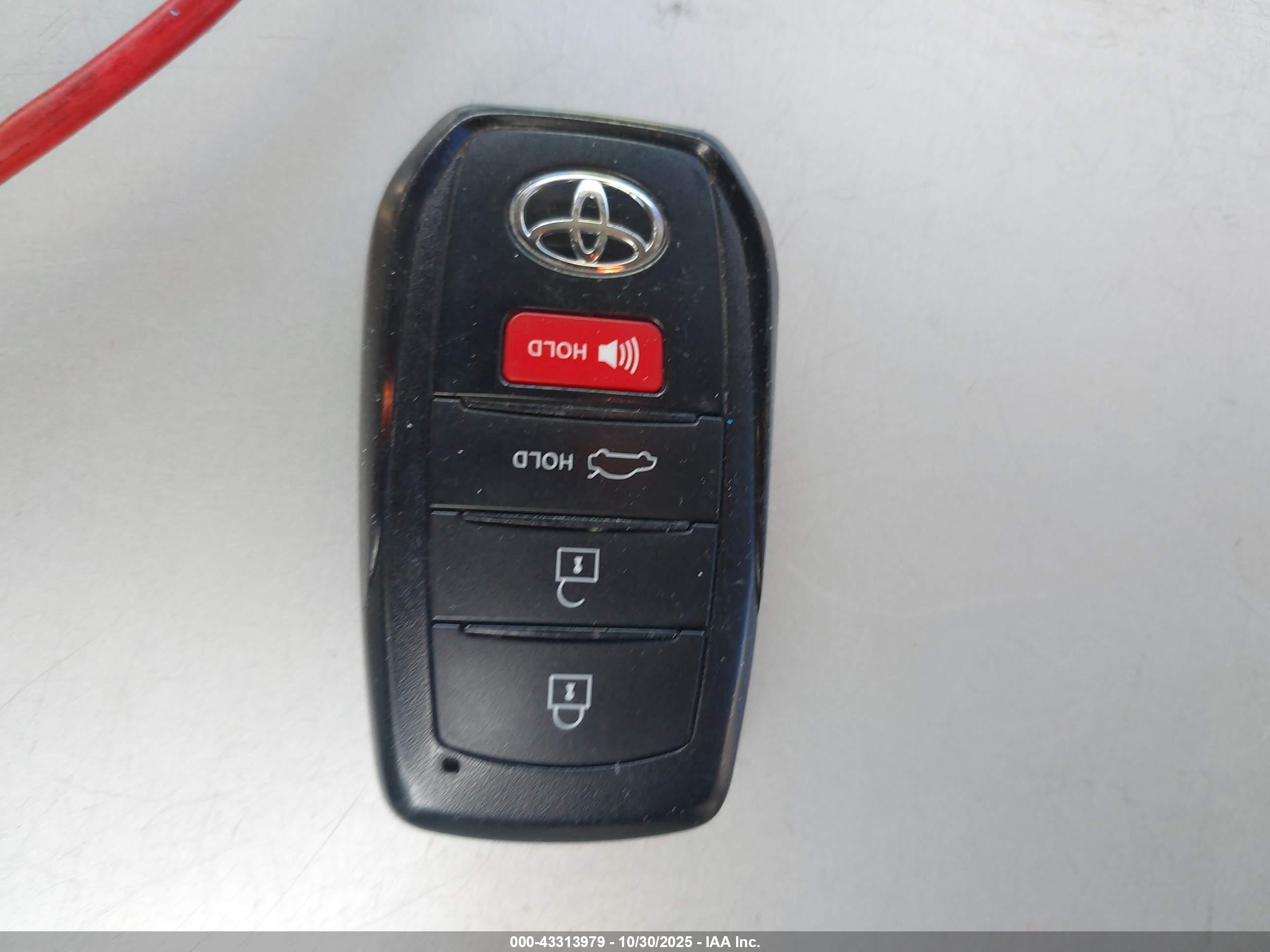 TOYOTA CAMRY image 11