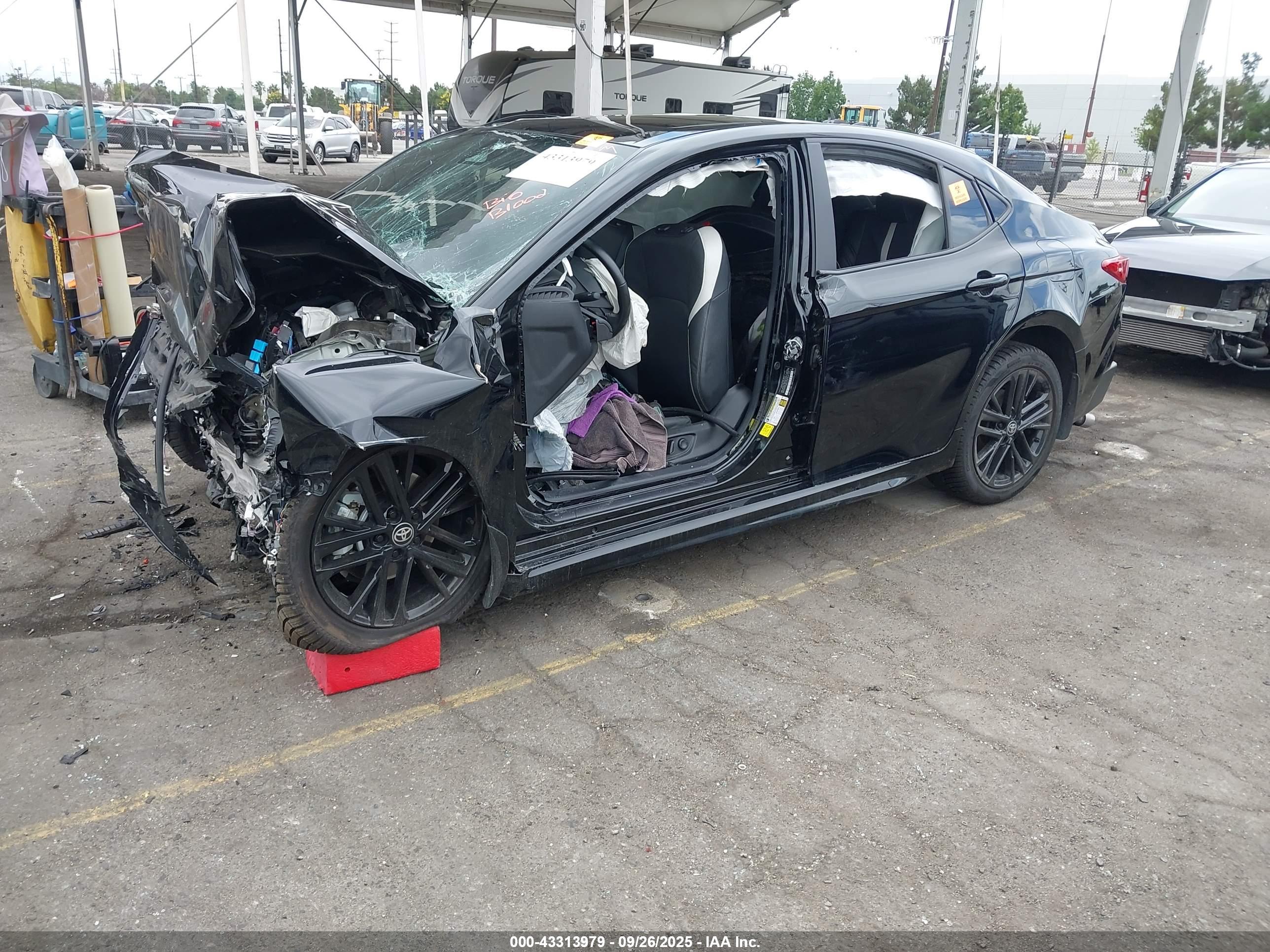 TOYOTA CAMRY image 2