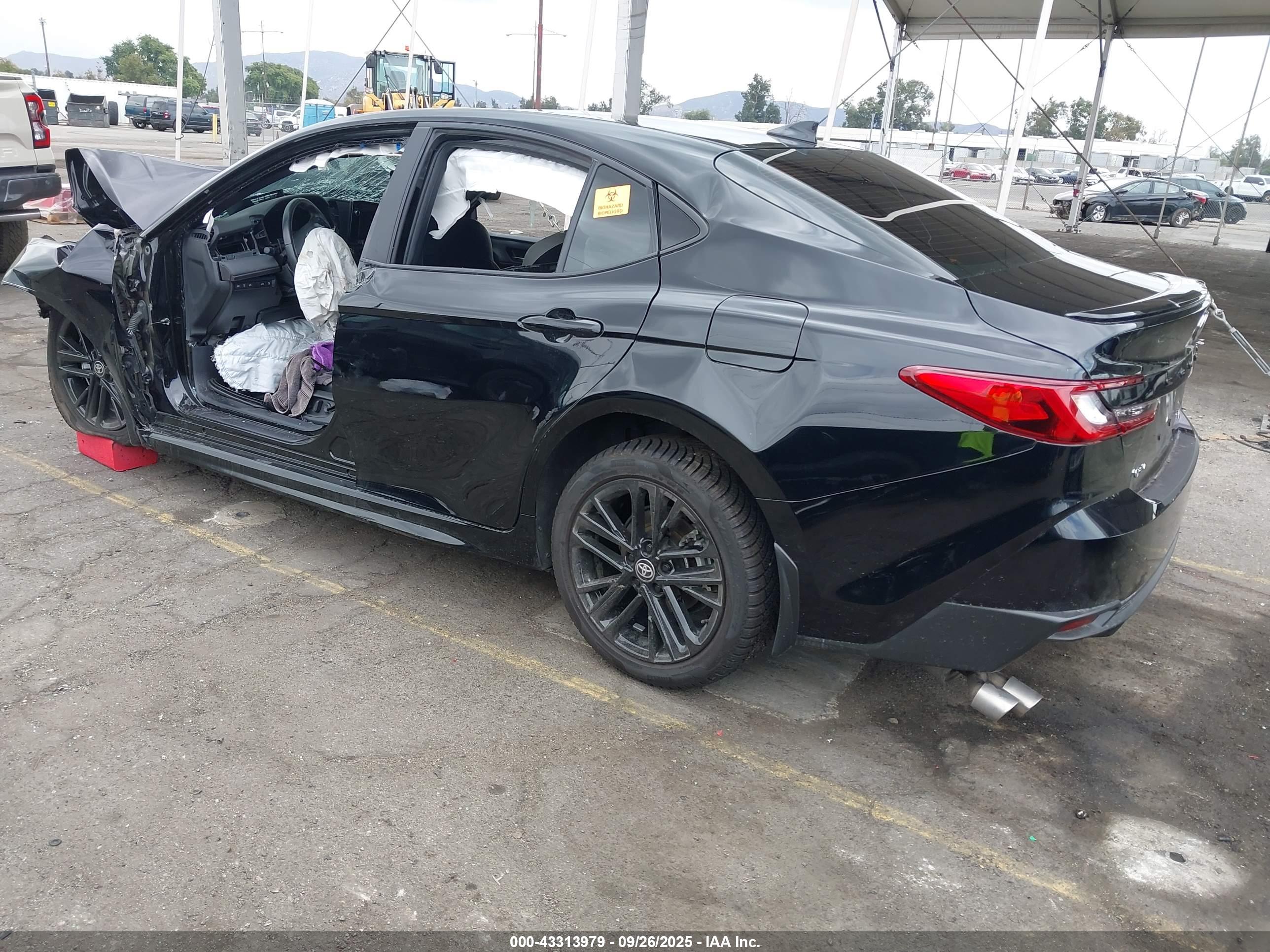 TOYOTA CAMRY image 3