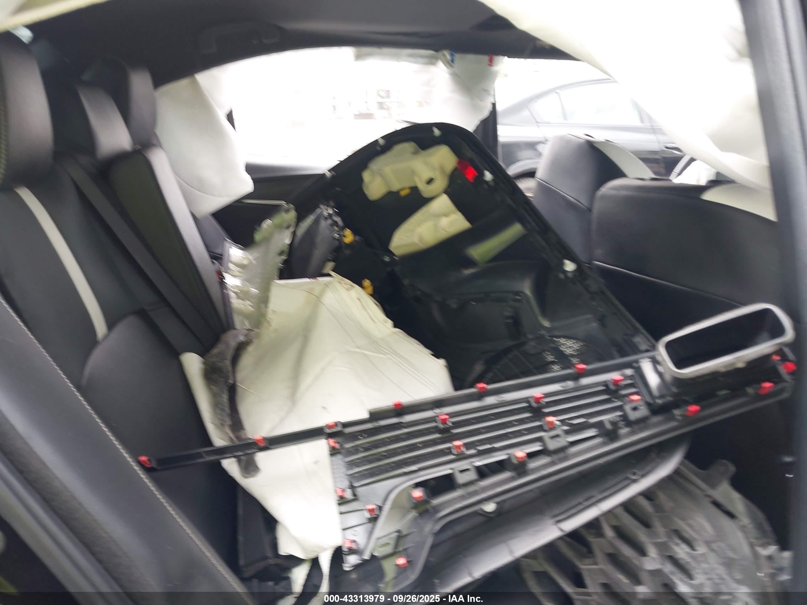 TOYOTA CAMRY image 8