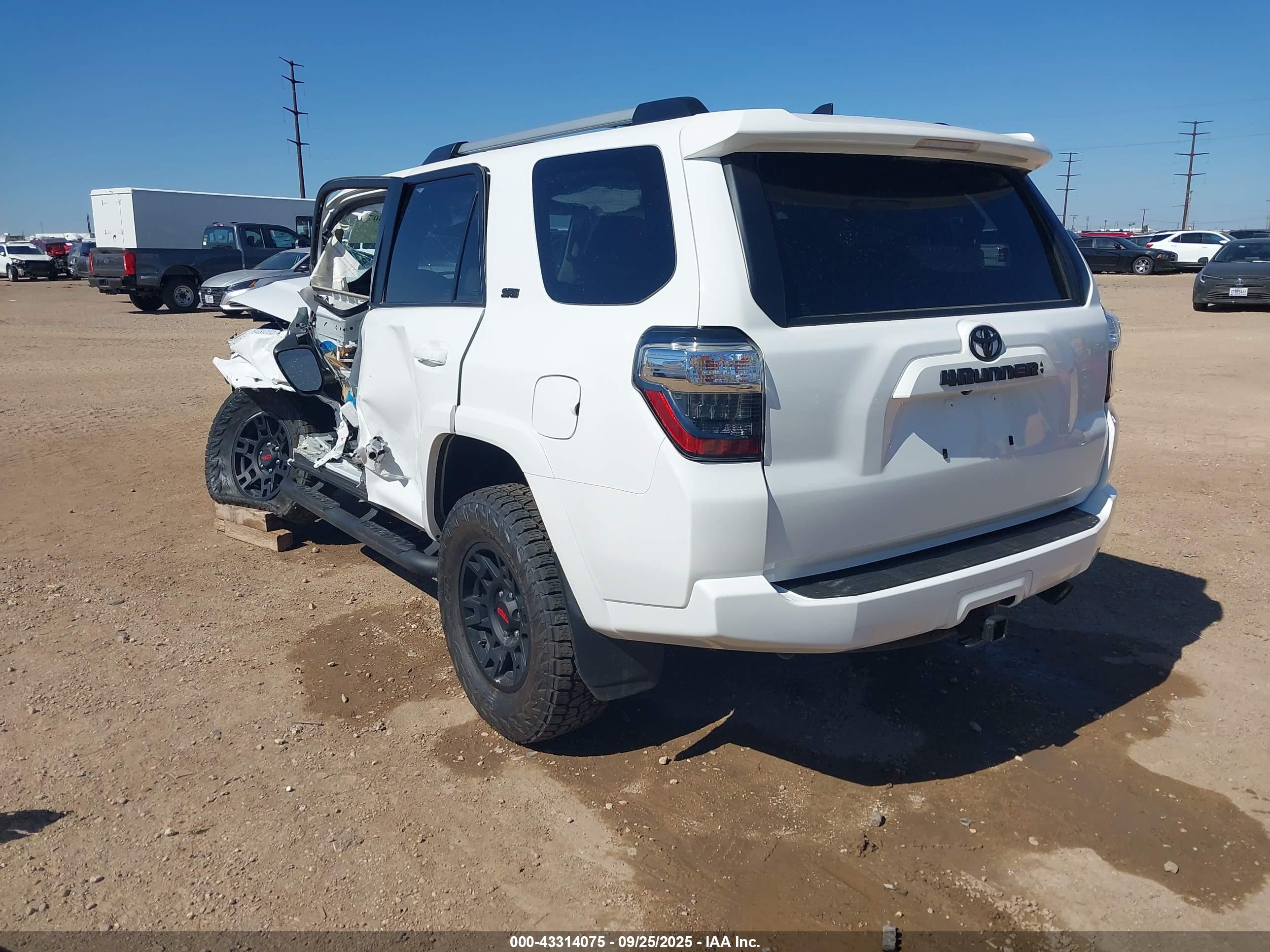 TOYOTA 4RUNNER image 3