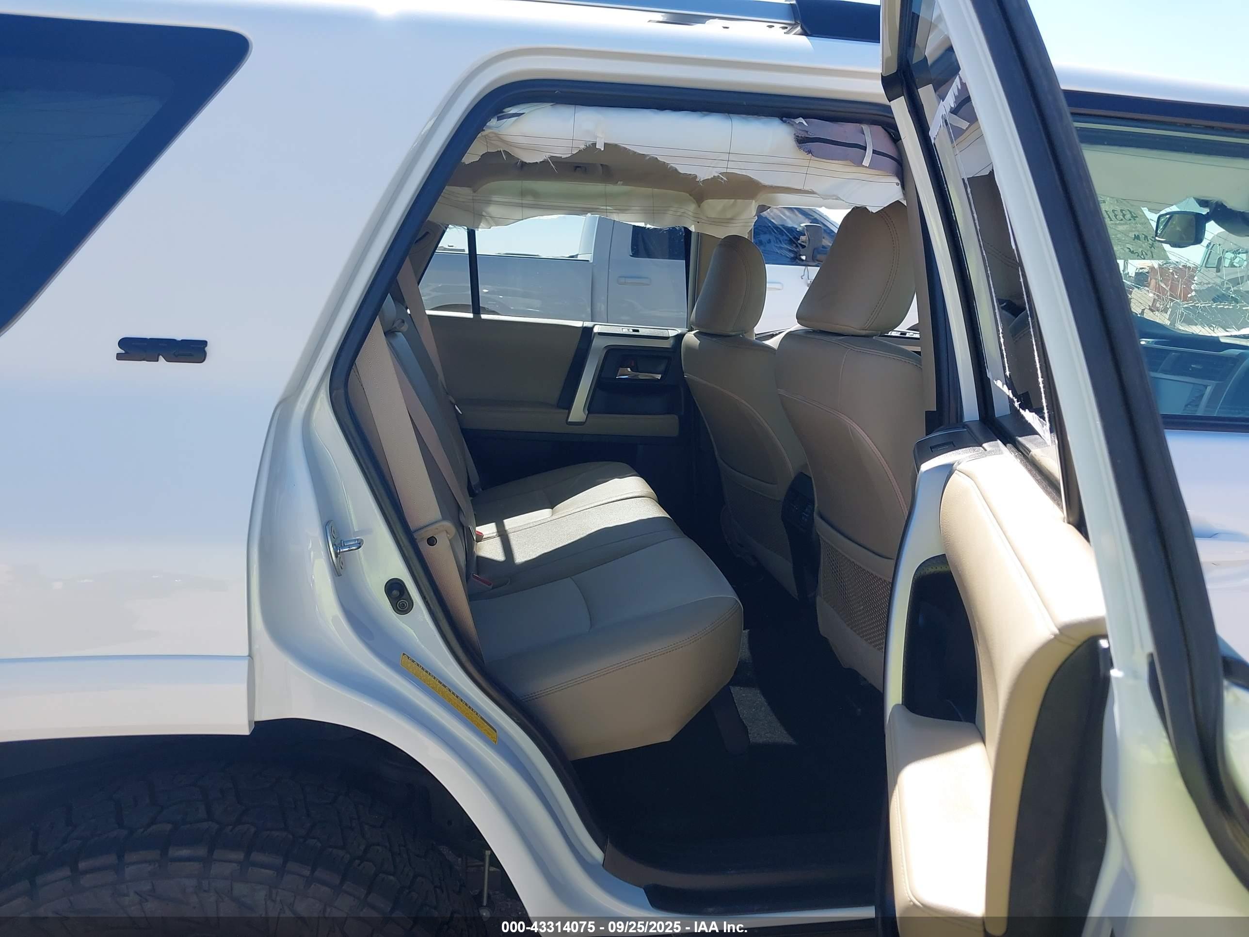 TOYOTA 4RUNNER image 8
