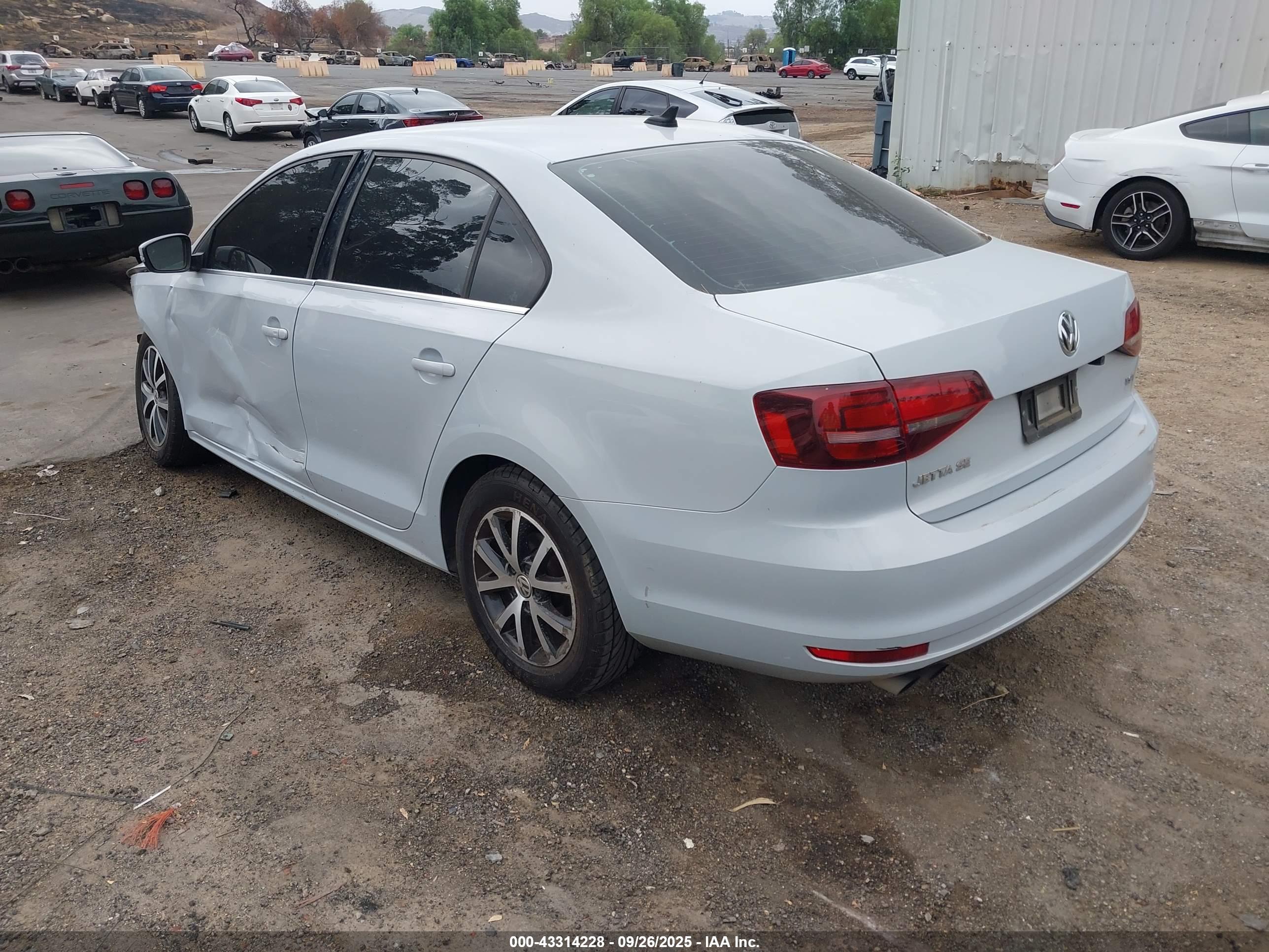 VOLKSWAGEN JETTA image 3