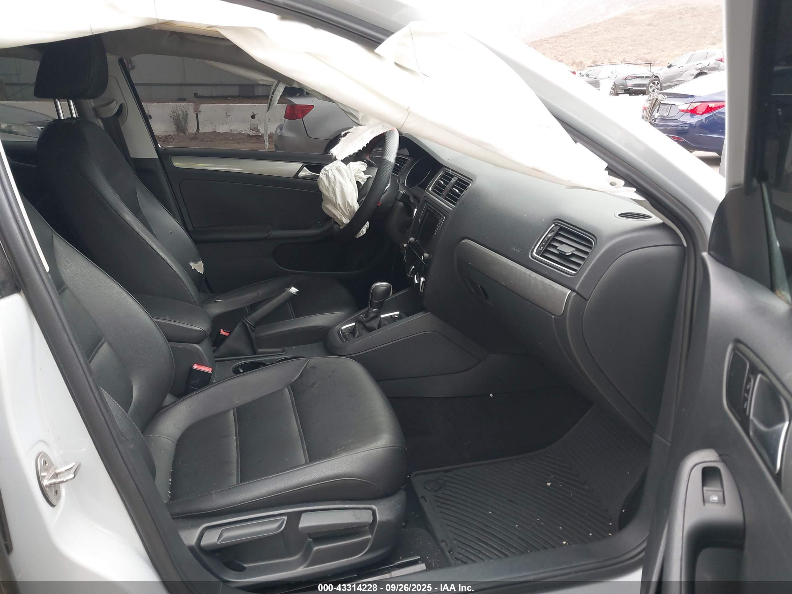 VOLKSWAGEN JETTA image 5