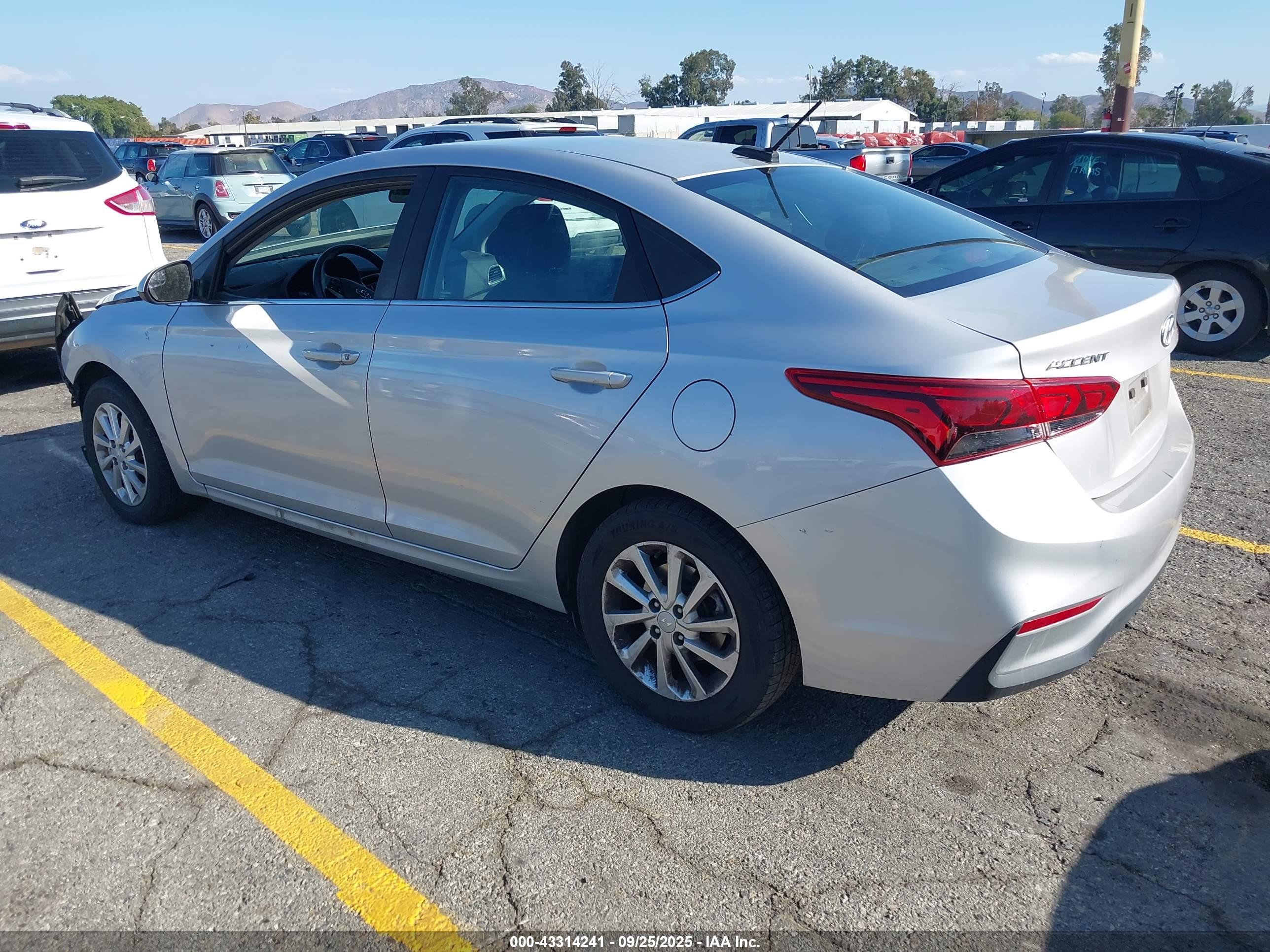 HYUNDAI ACCENT image 3
