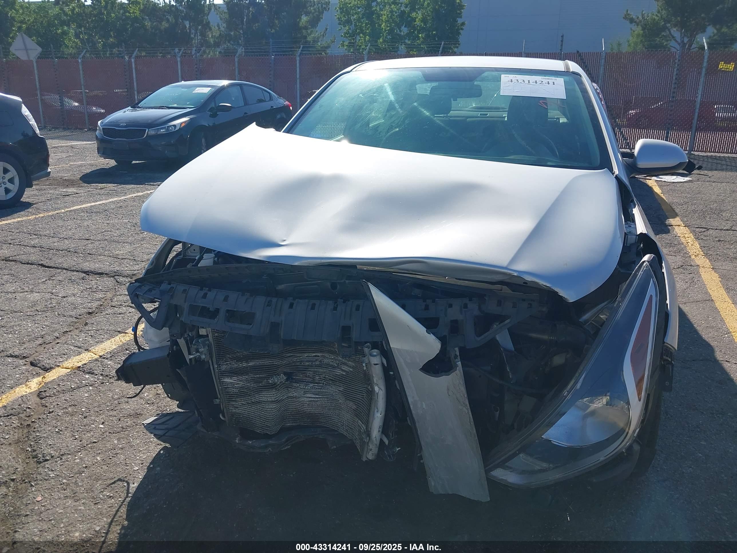 HYUNDAI ACCENT image 6