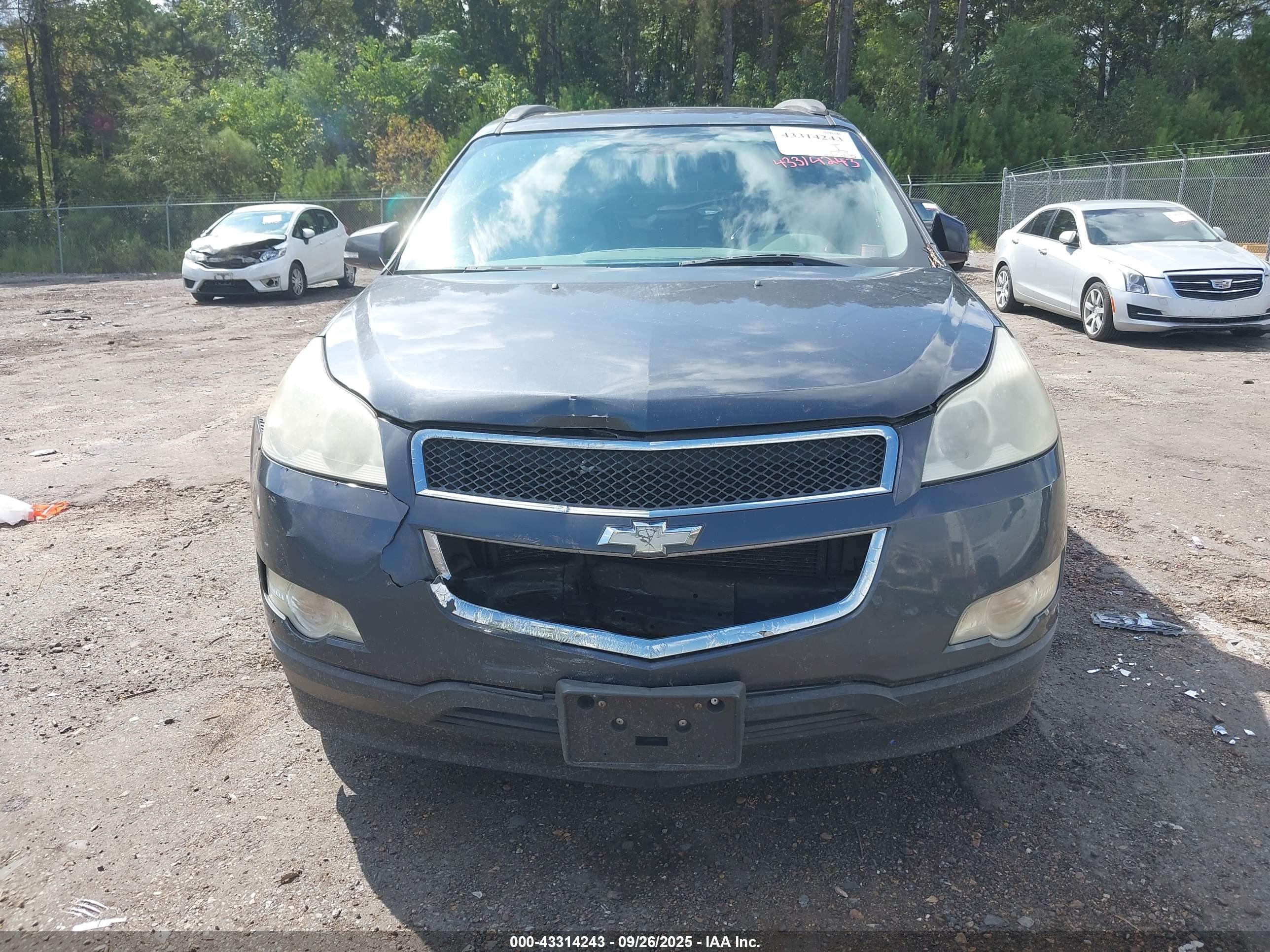 CHEVROLET TRAVERSE image 6