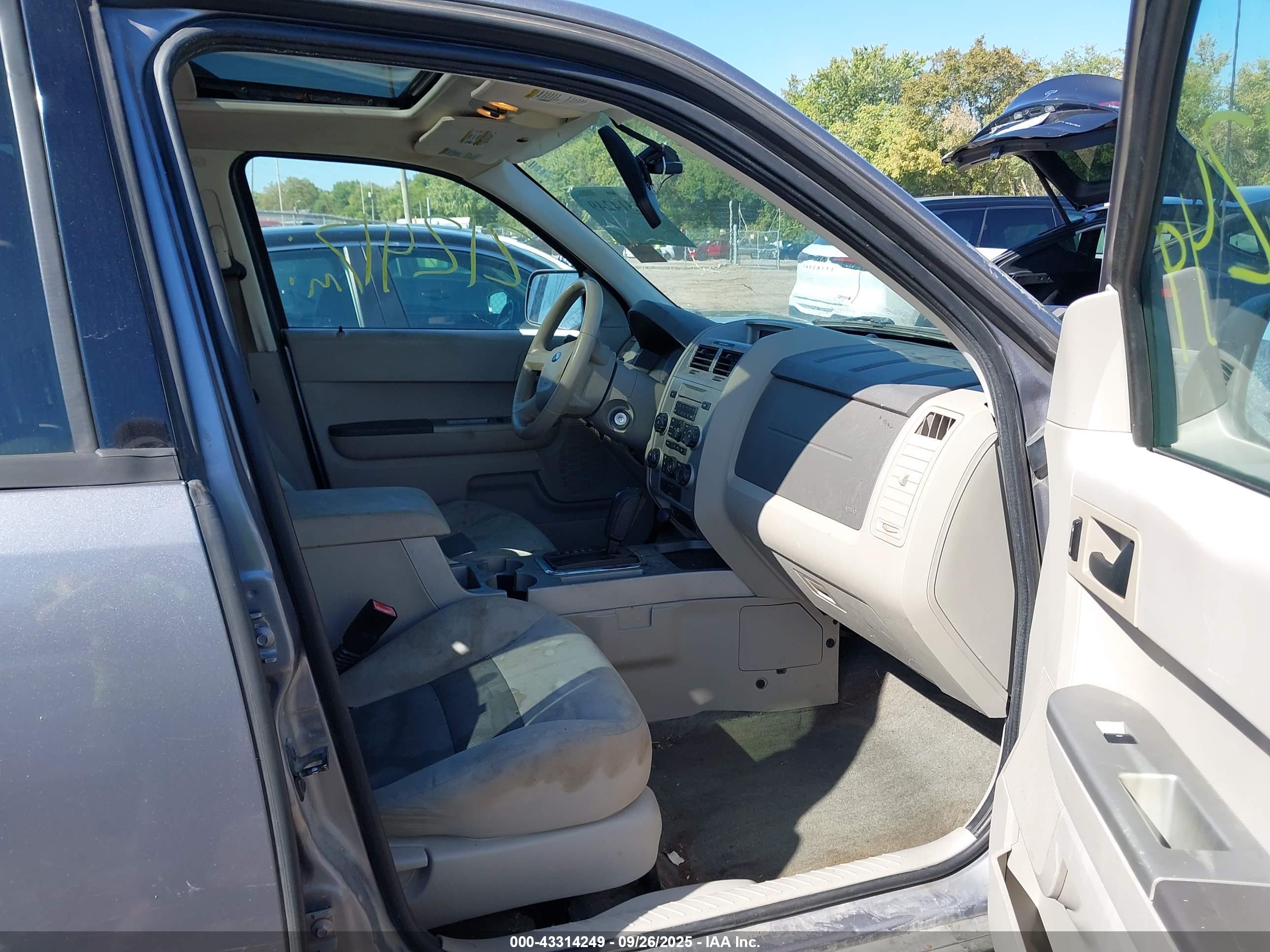 FORD ESCAPE image 5