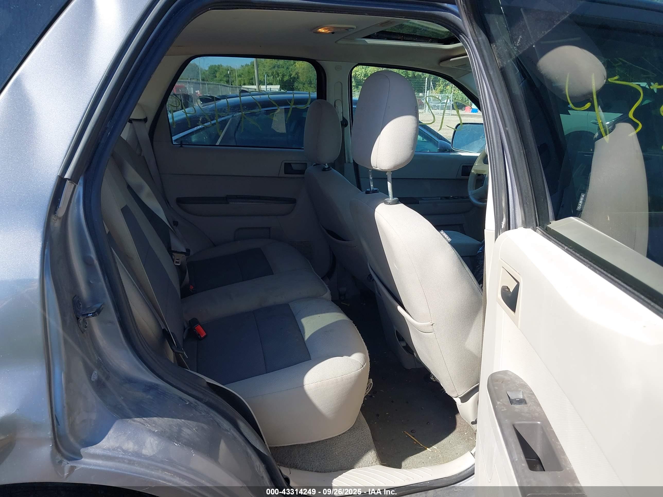 FORD ESCAPE image 8