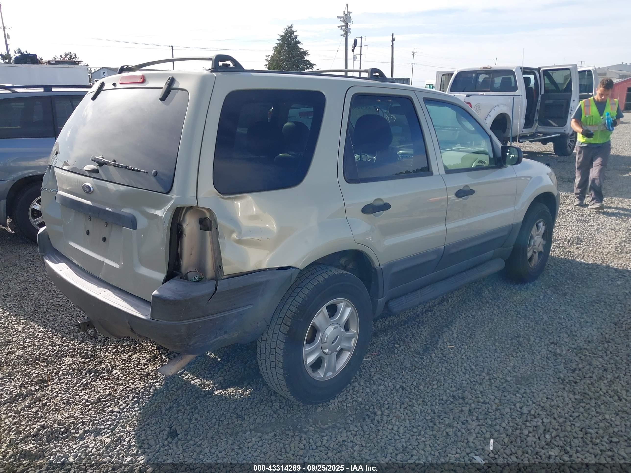 FORD ESCAPE image 4