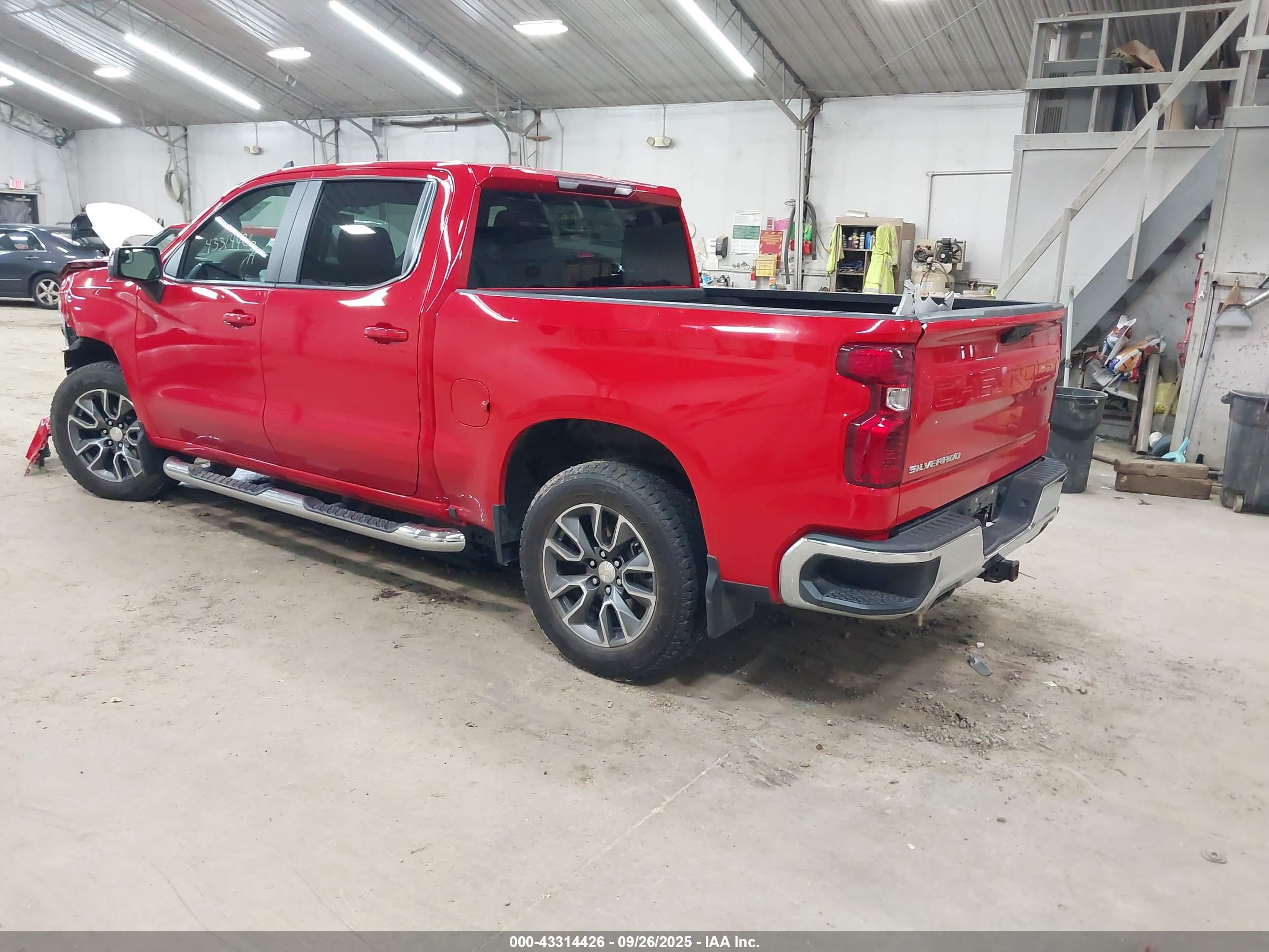 CHEVROLET SILVERADO image 3