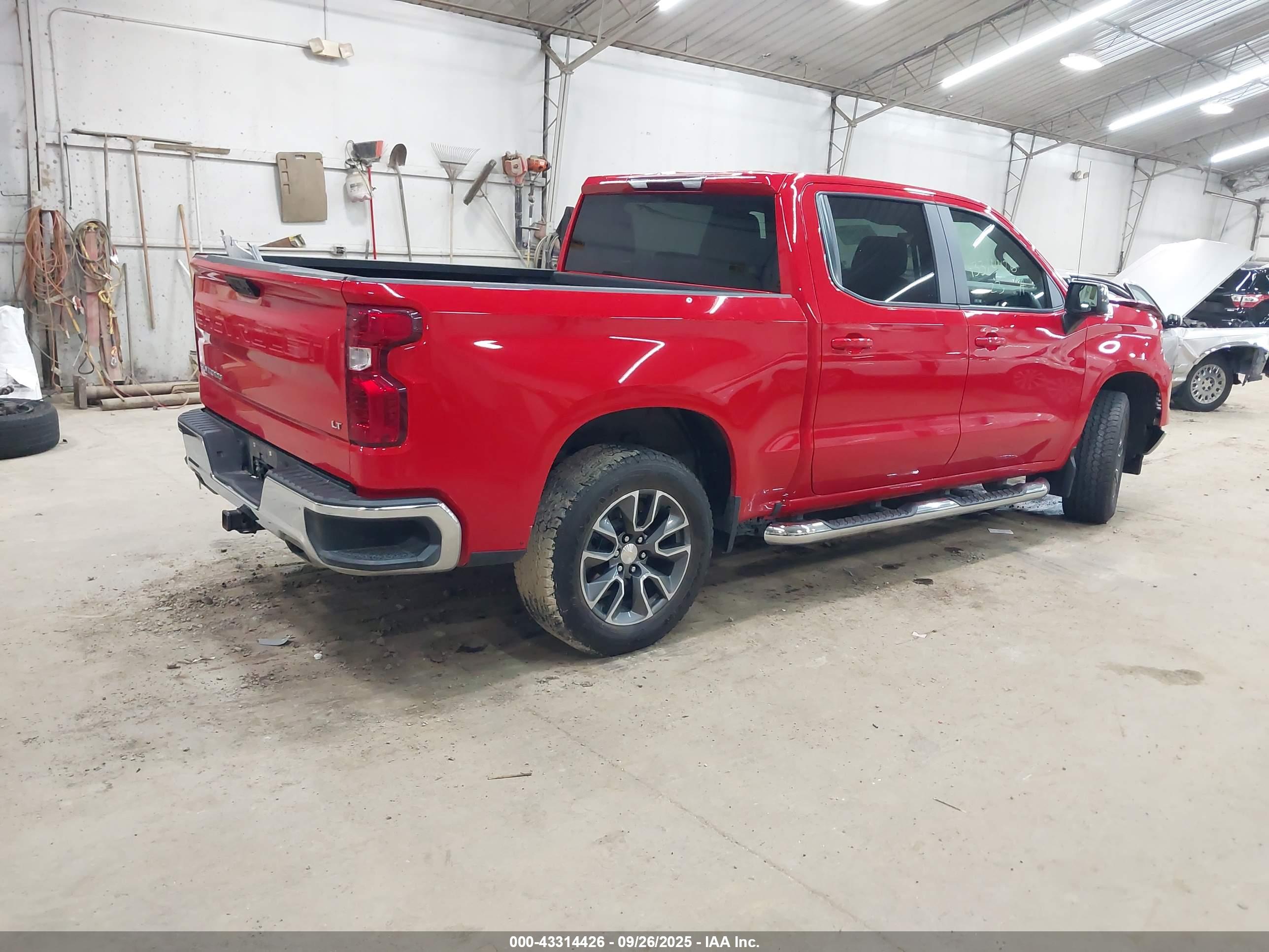 CHEVROLET SILVERADO image 4