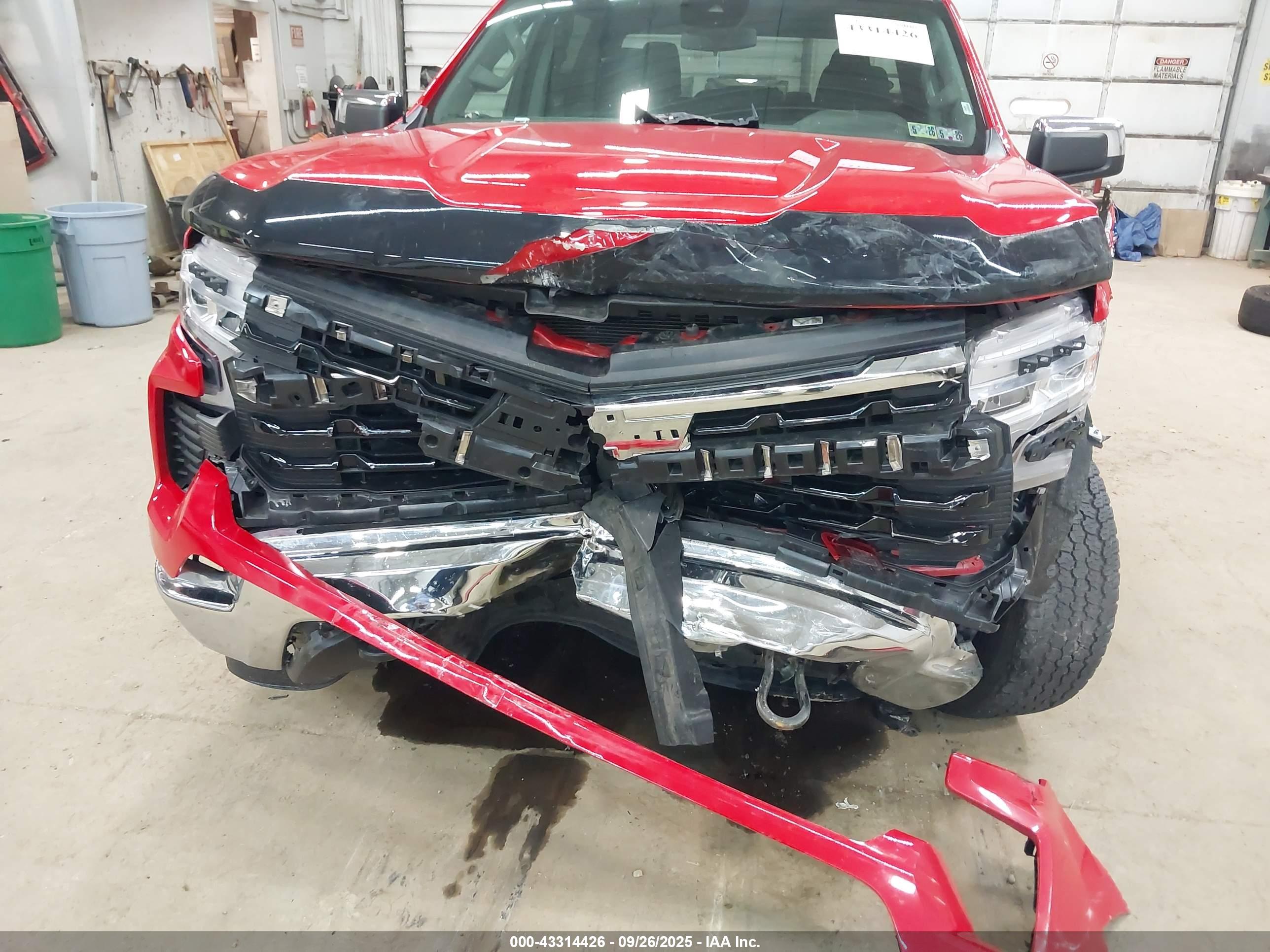 CHEVROLET SILVERADO image 6