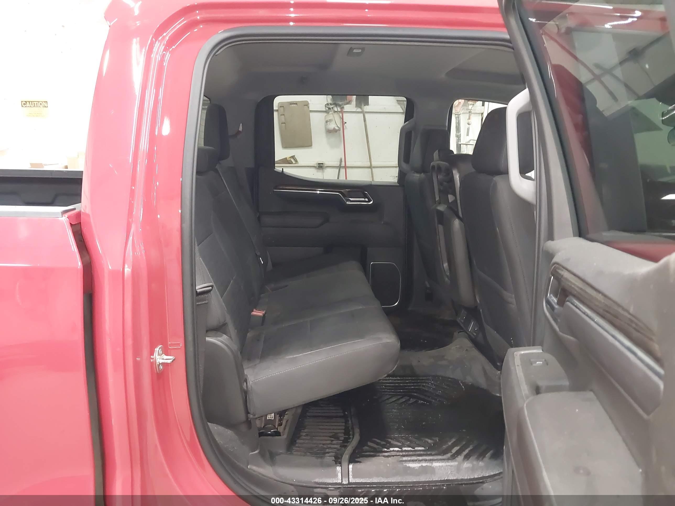 CHEVROLET SILVERADO image 8