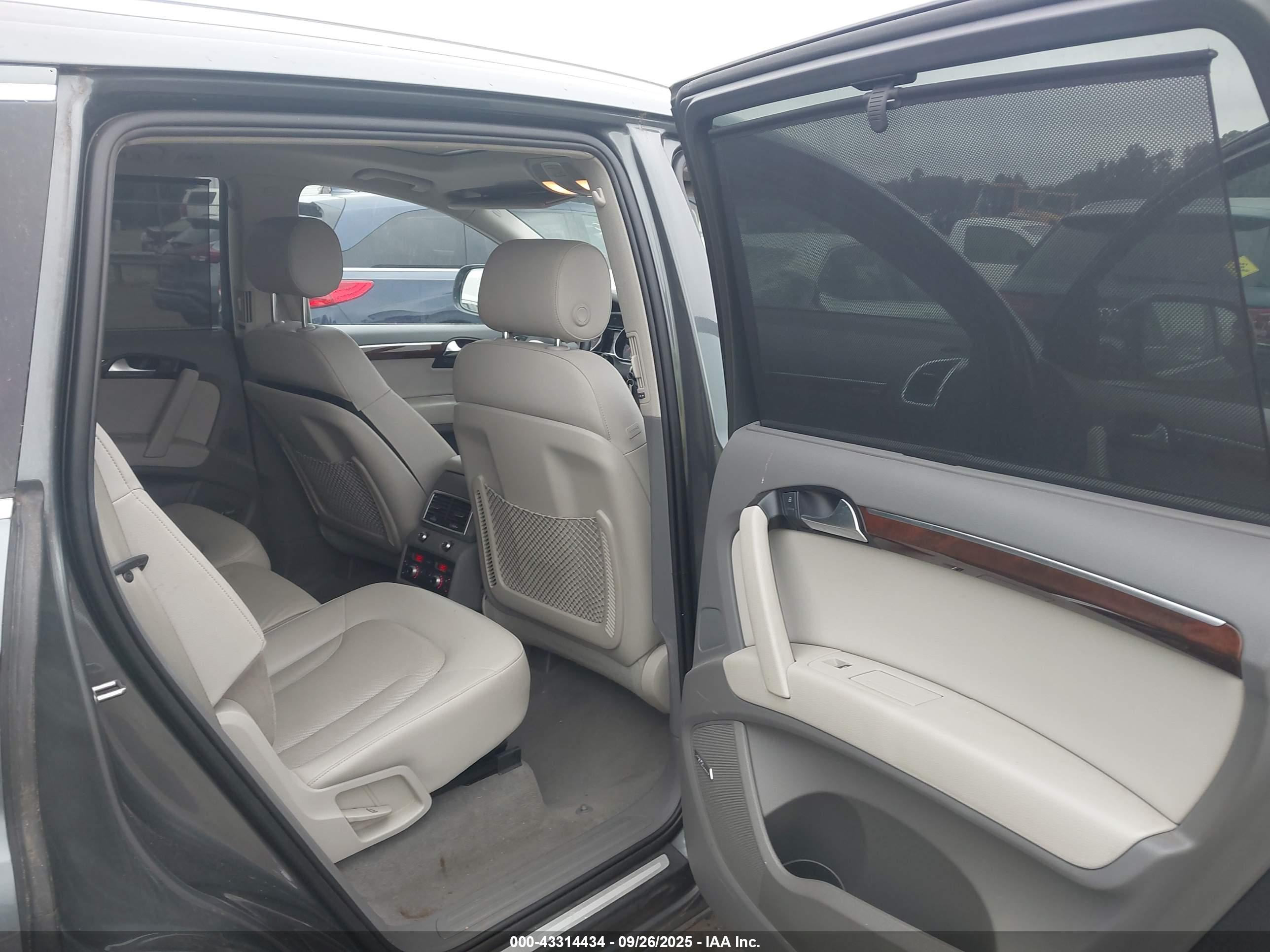 AUDI Q7 image 8