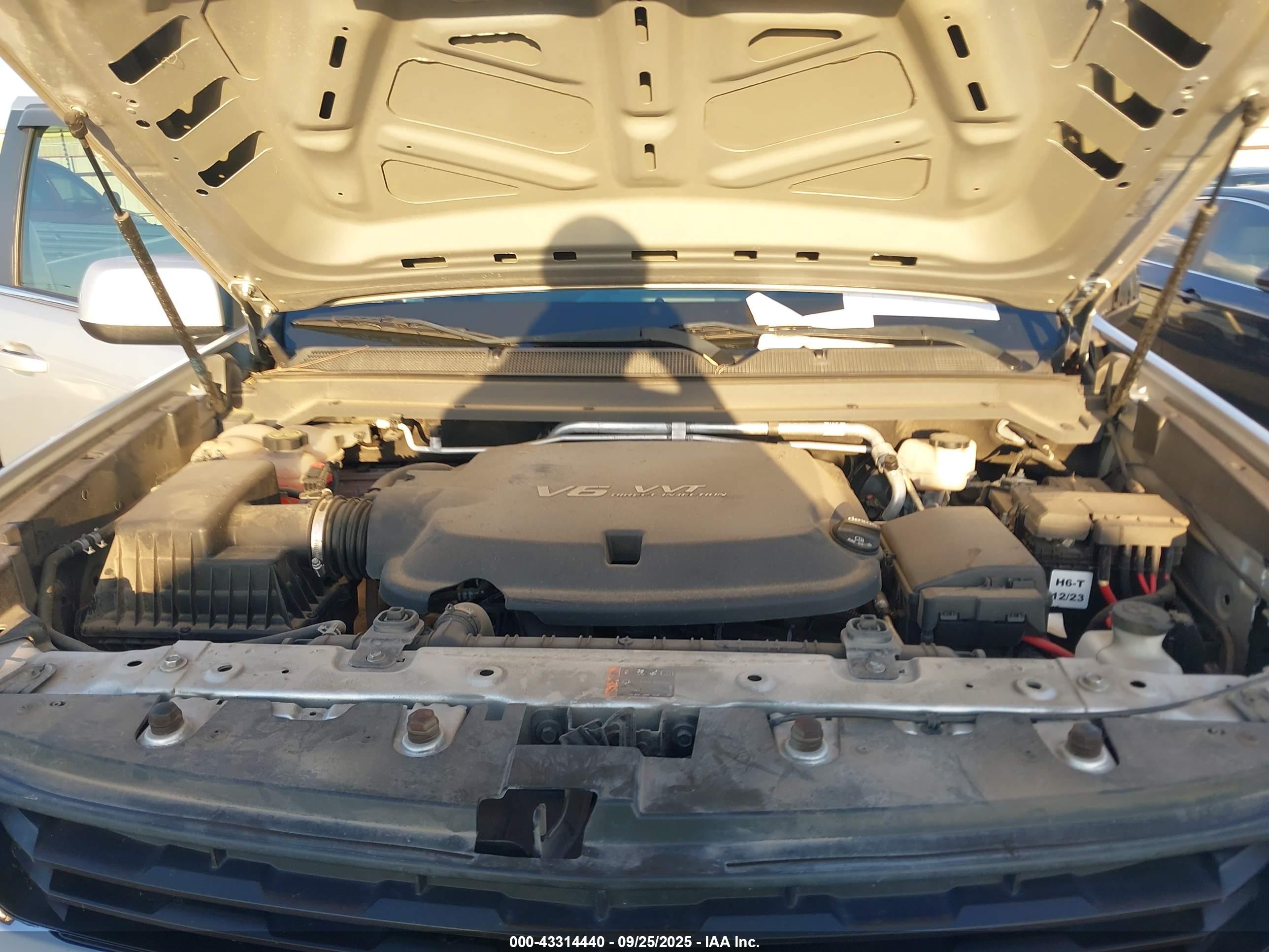 CHEVROLET COLORADO image 10
