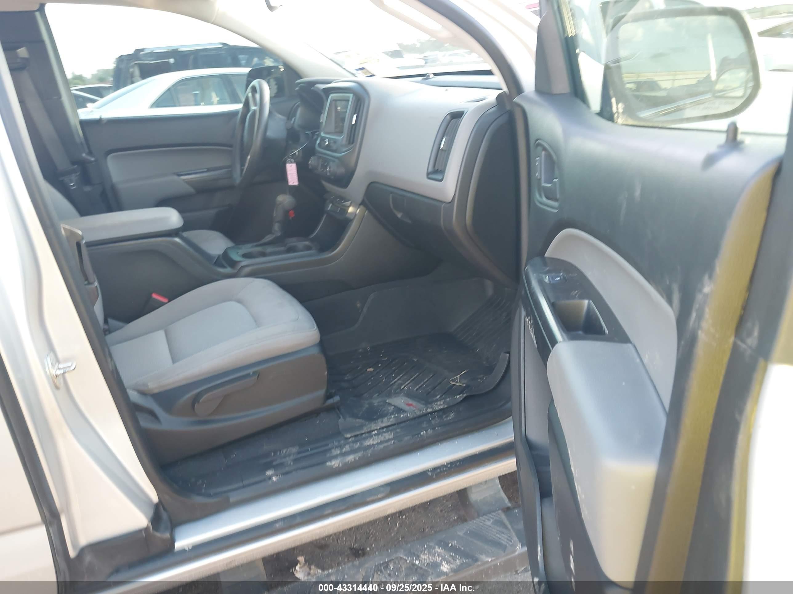 CHEVROLET COLORADO image 5