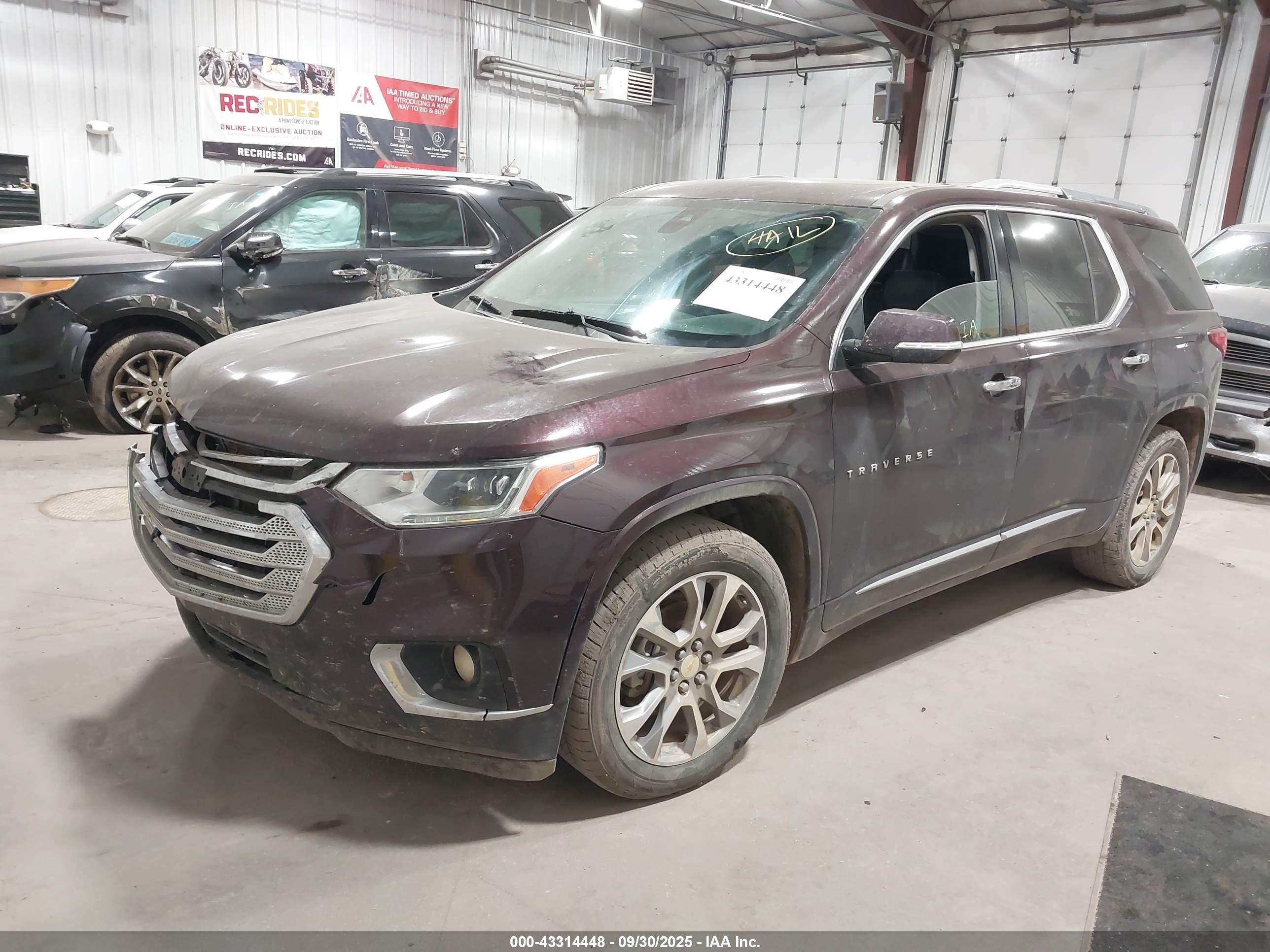 CHEVROLET TRAVERSE image 2