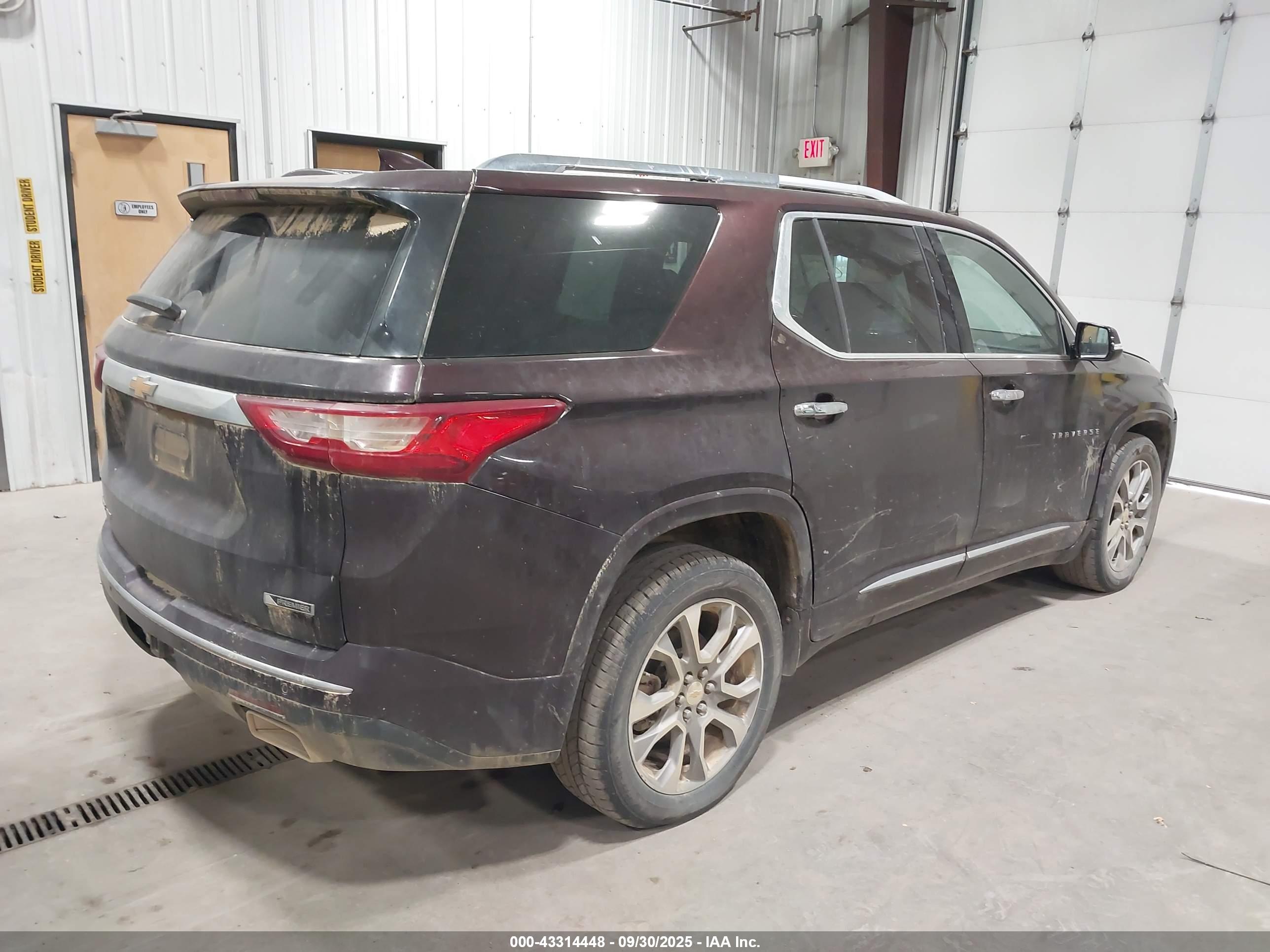 CHEVROLET TRAVERSE image 4