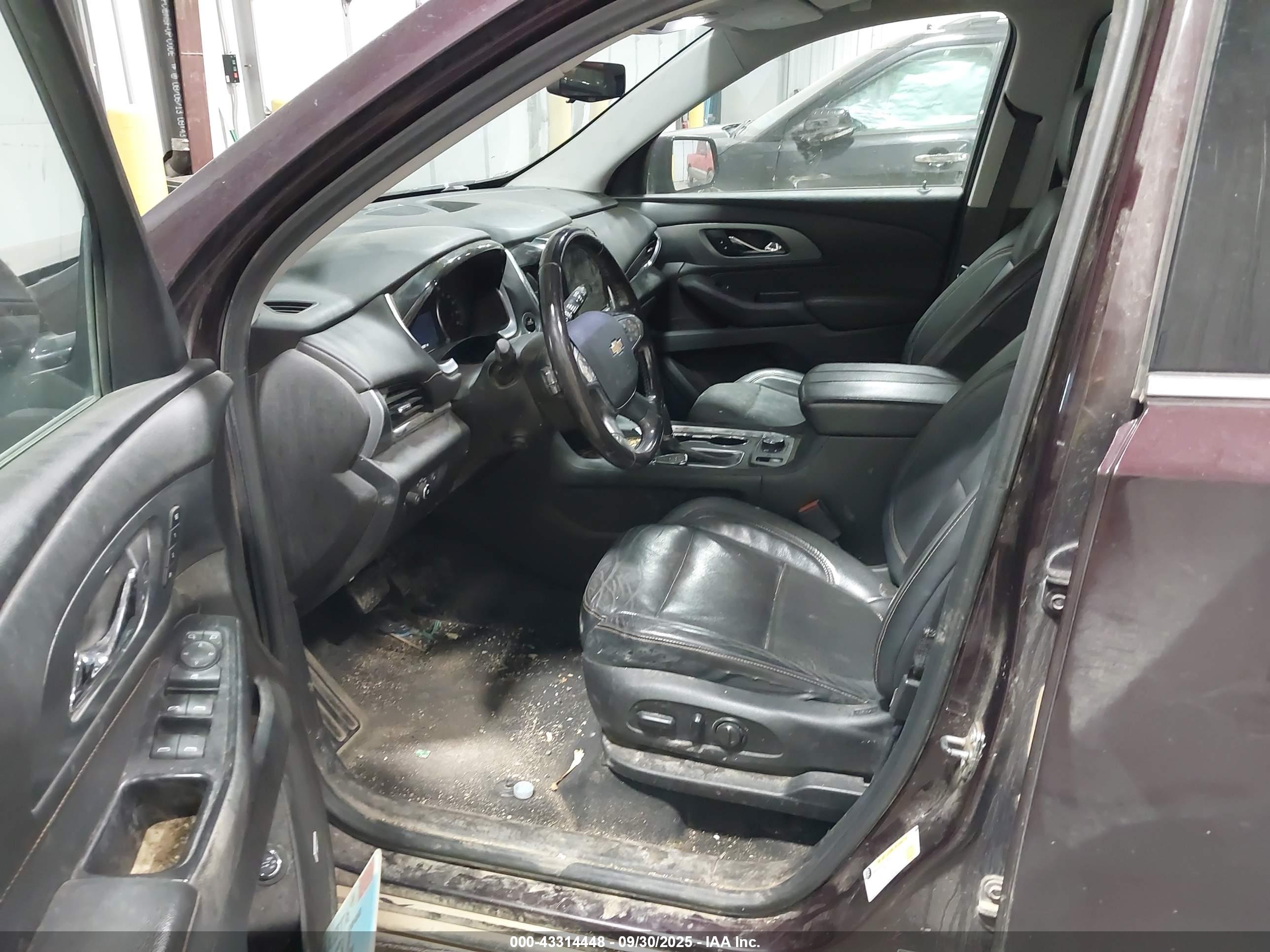 CHEVROLET TRAVERSE image 5