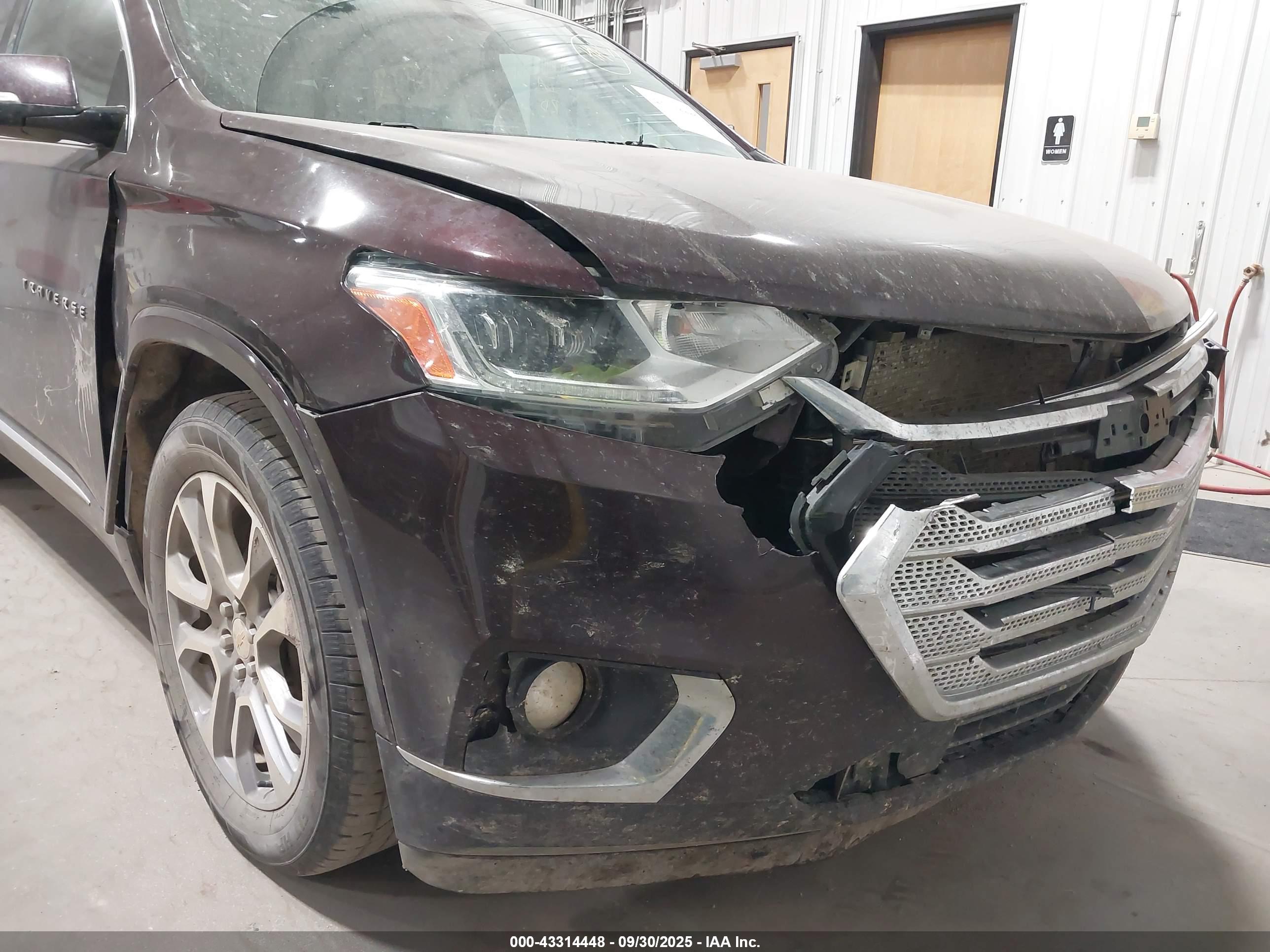 CHEVROLET TRAVERSE image 6