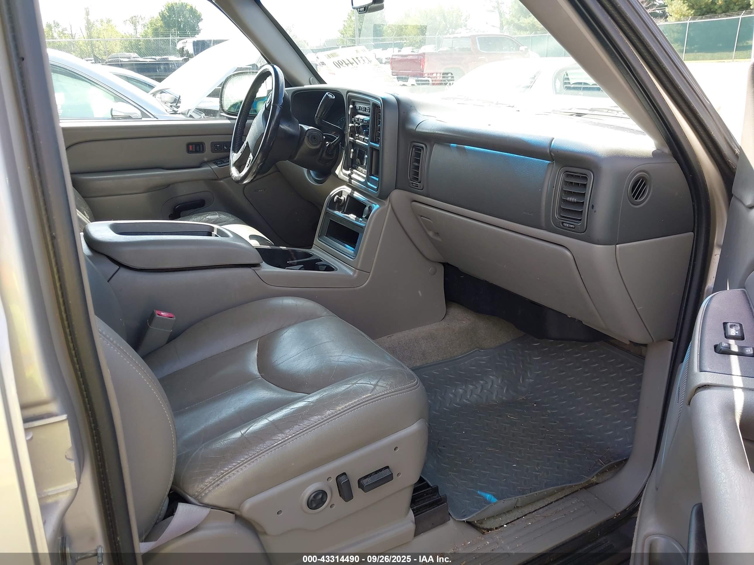 CHEVROLET TAHOE image 5