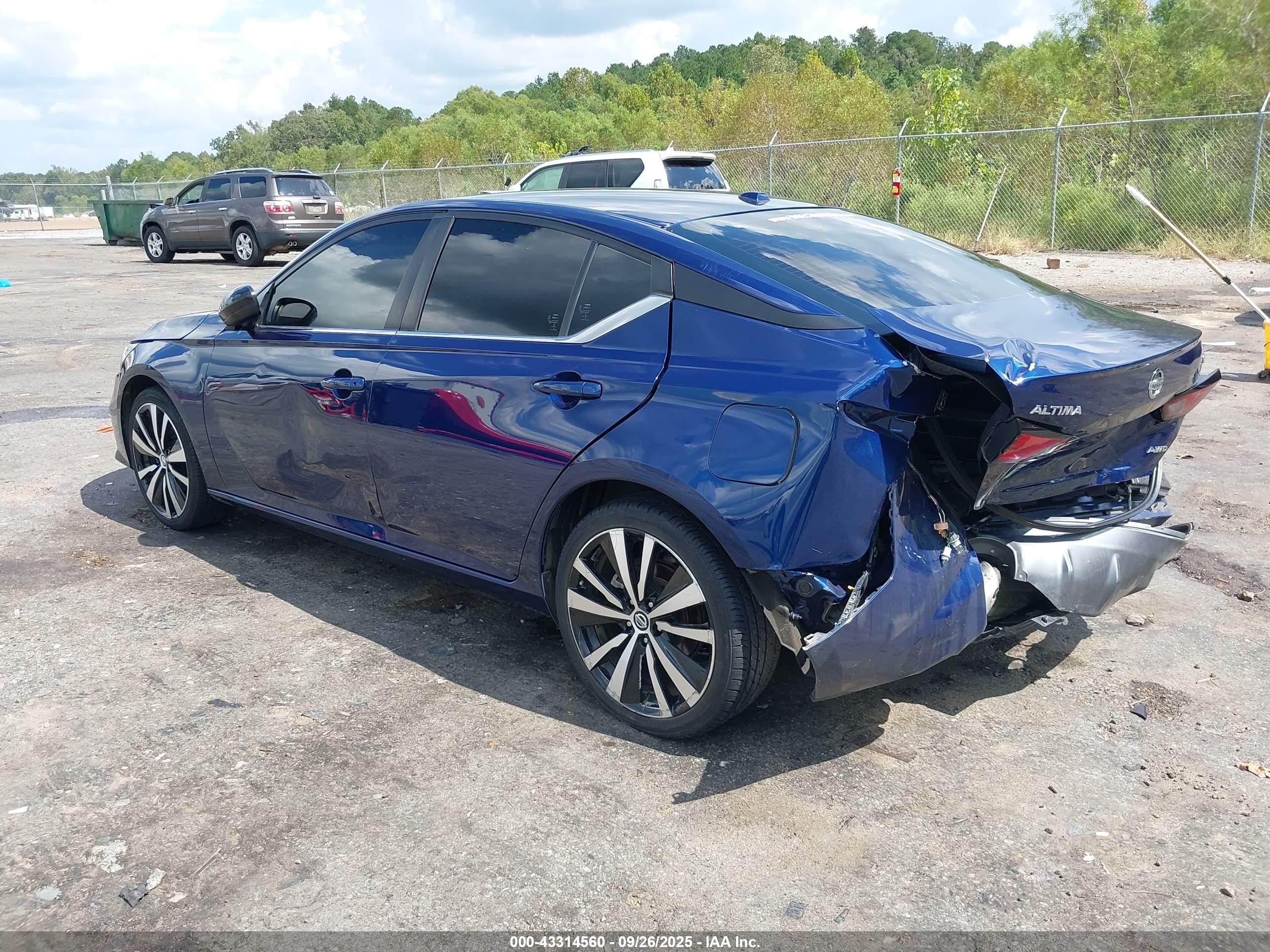 NISSAN ALTIMA image 3