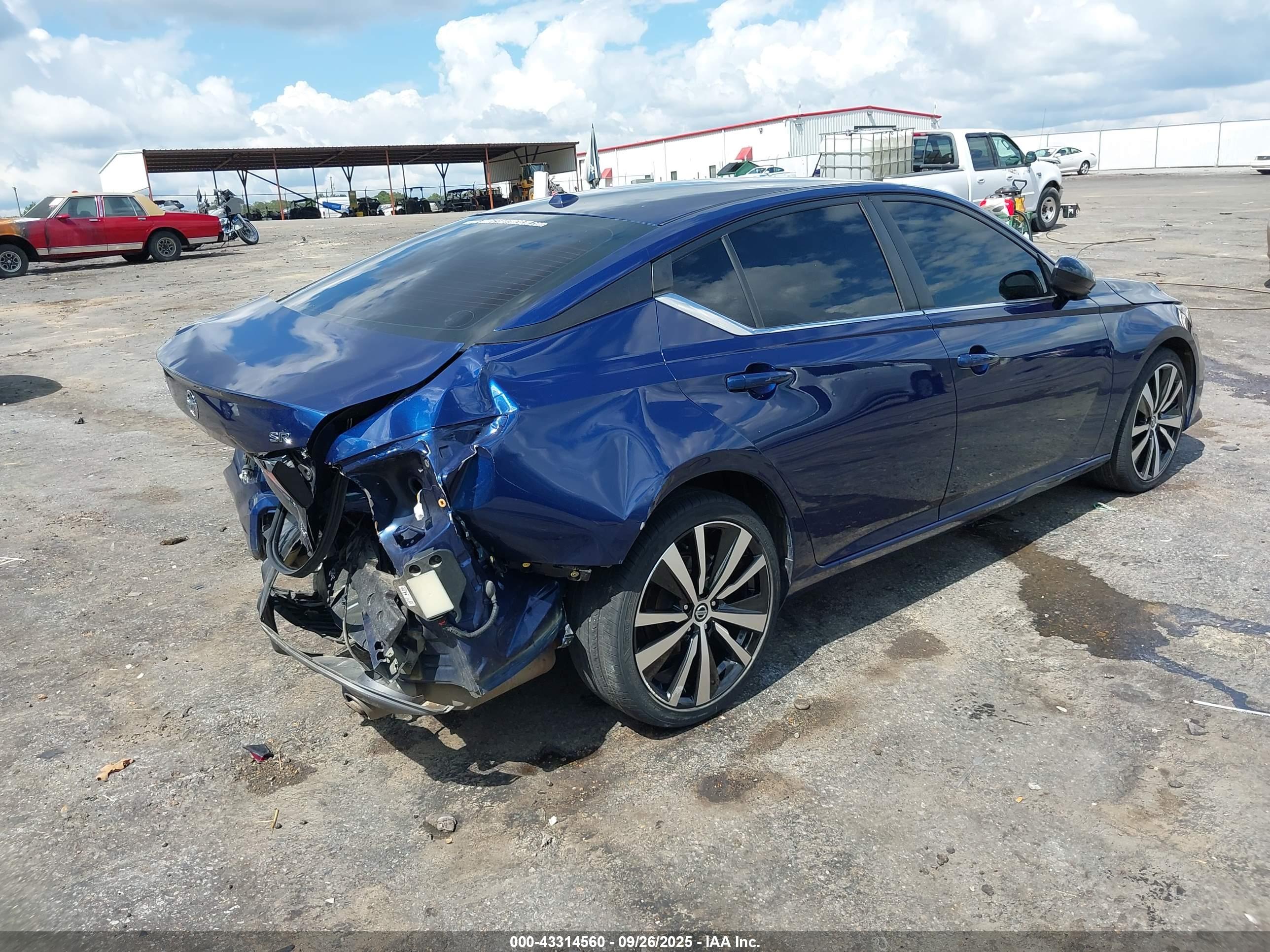 NISSAN ALTIMA image 4