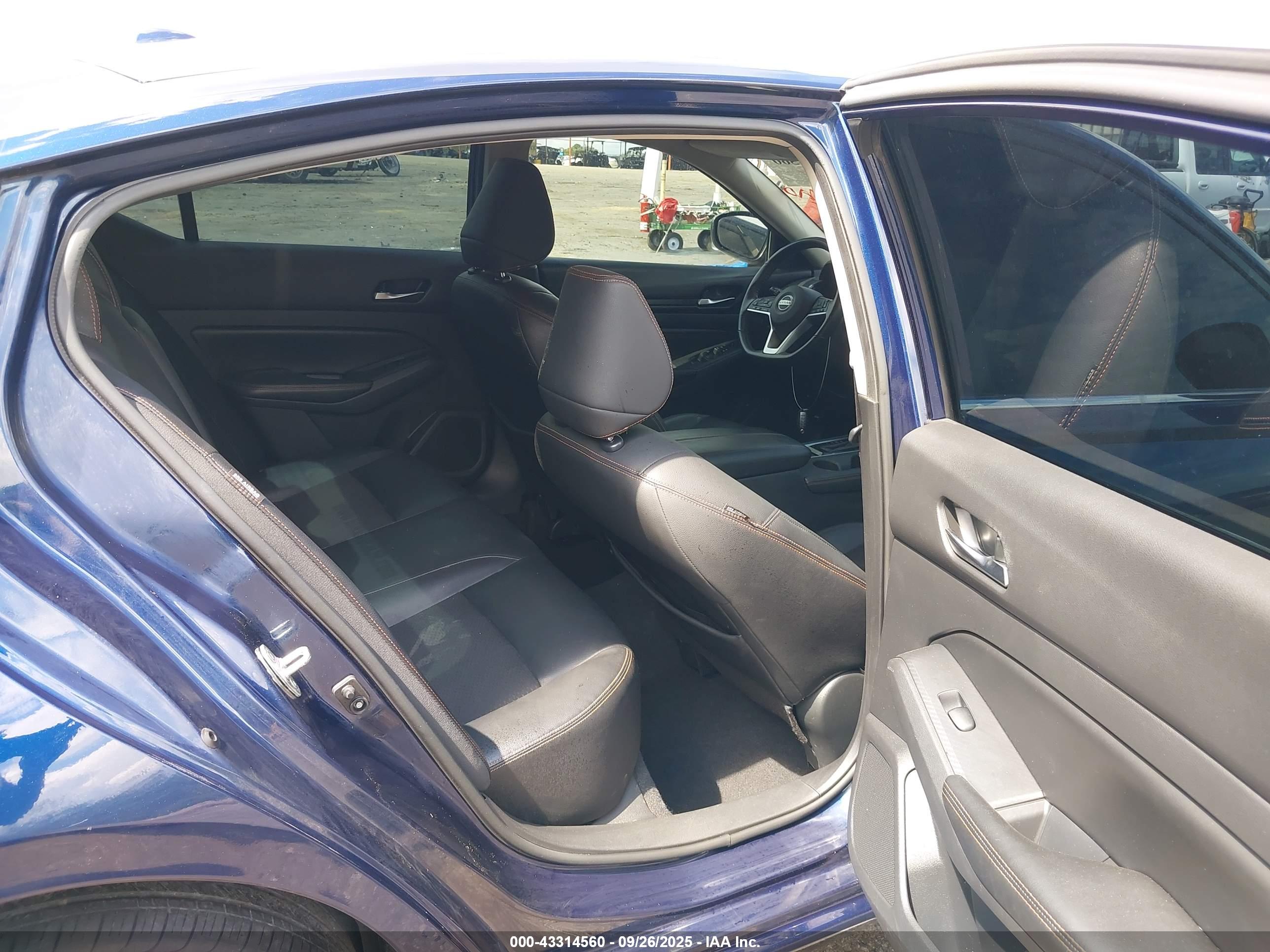 NISSAN ALTIMA image 8