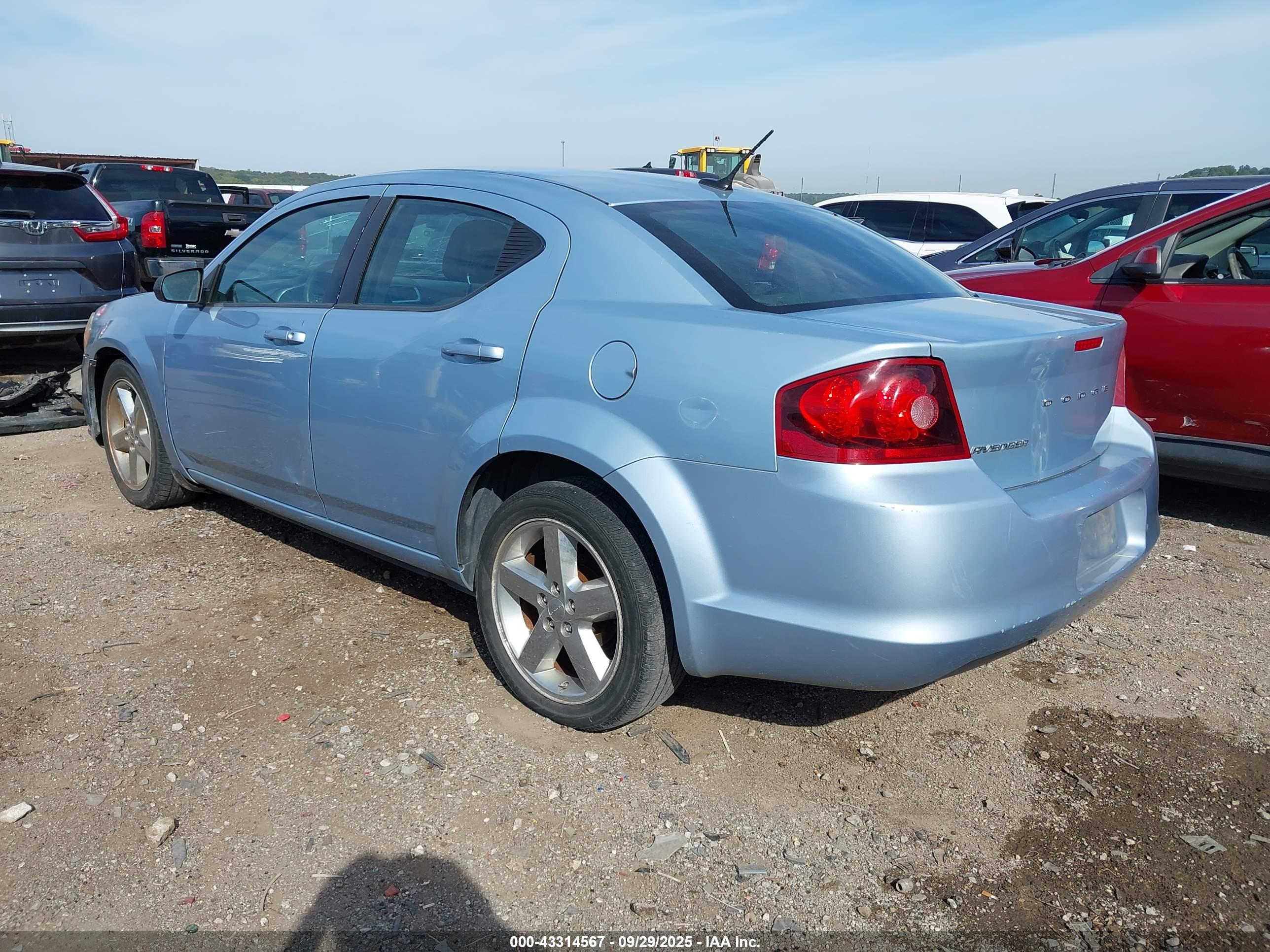 DODGE AVENGER image 3