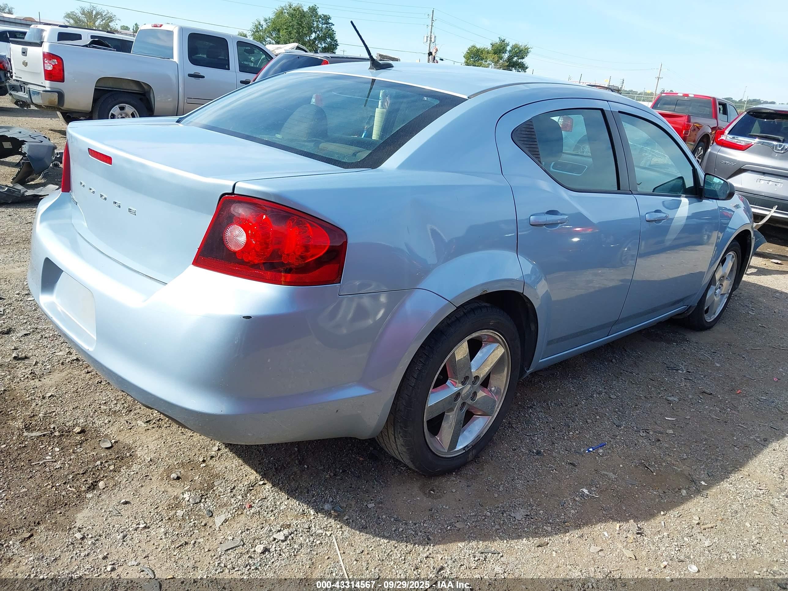 DODGE AVENGER image 4