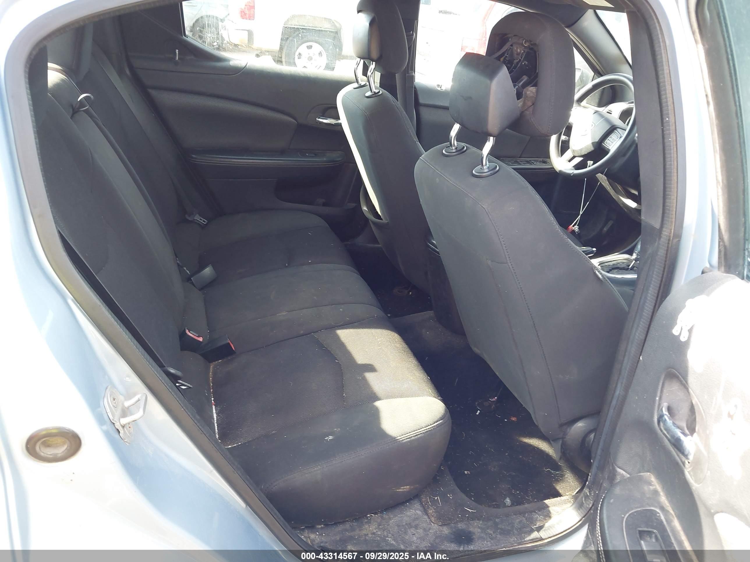 DODGE AVENGER image 8