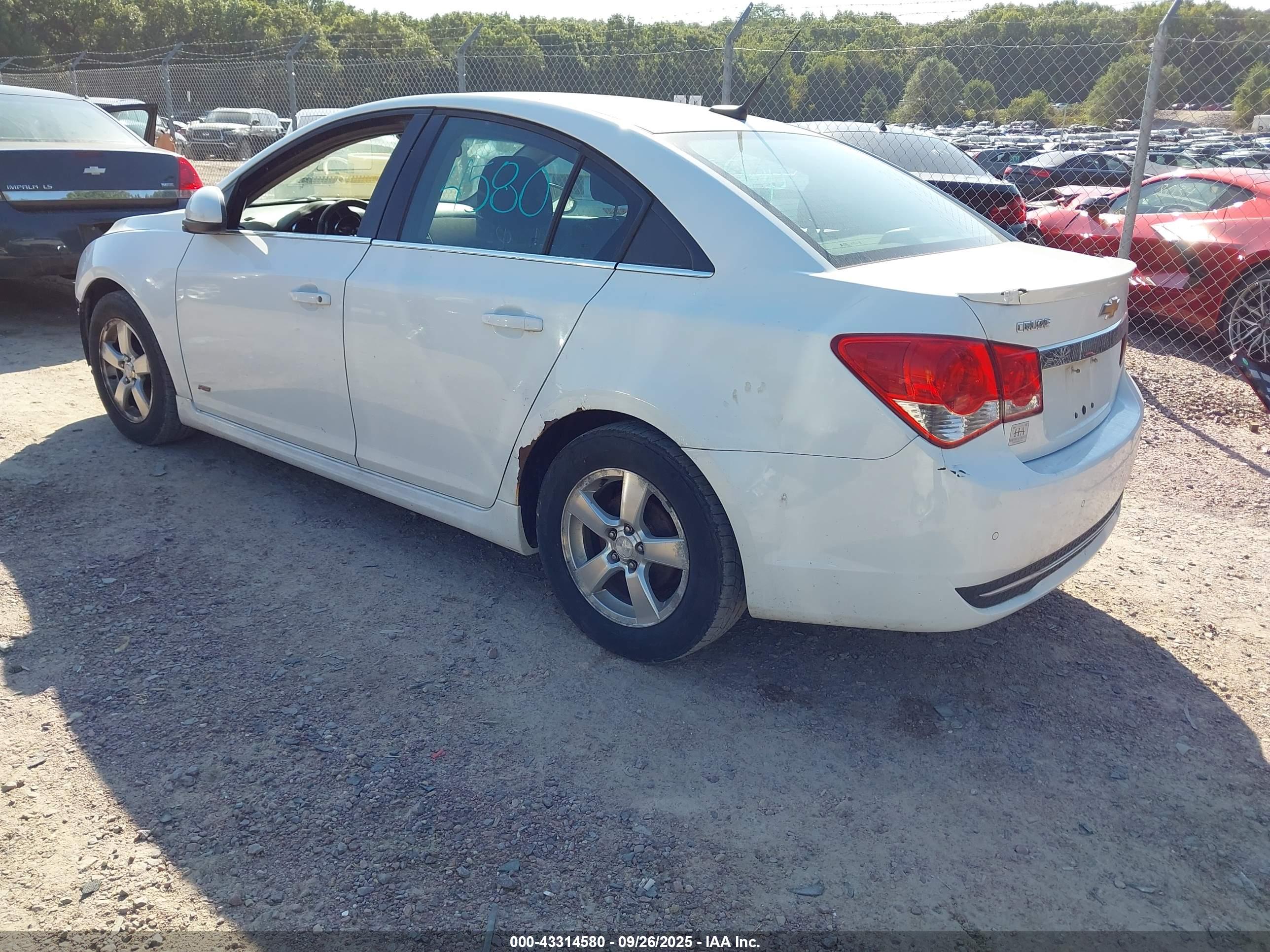 CHEVROLET CRUZE image 3