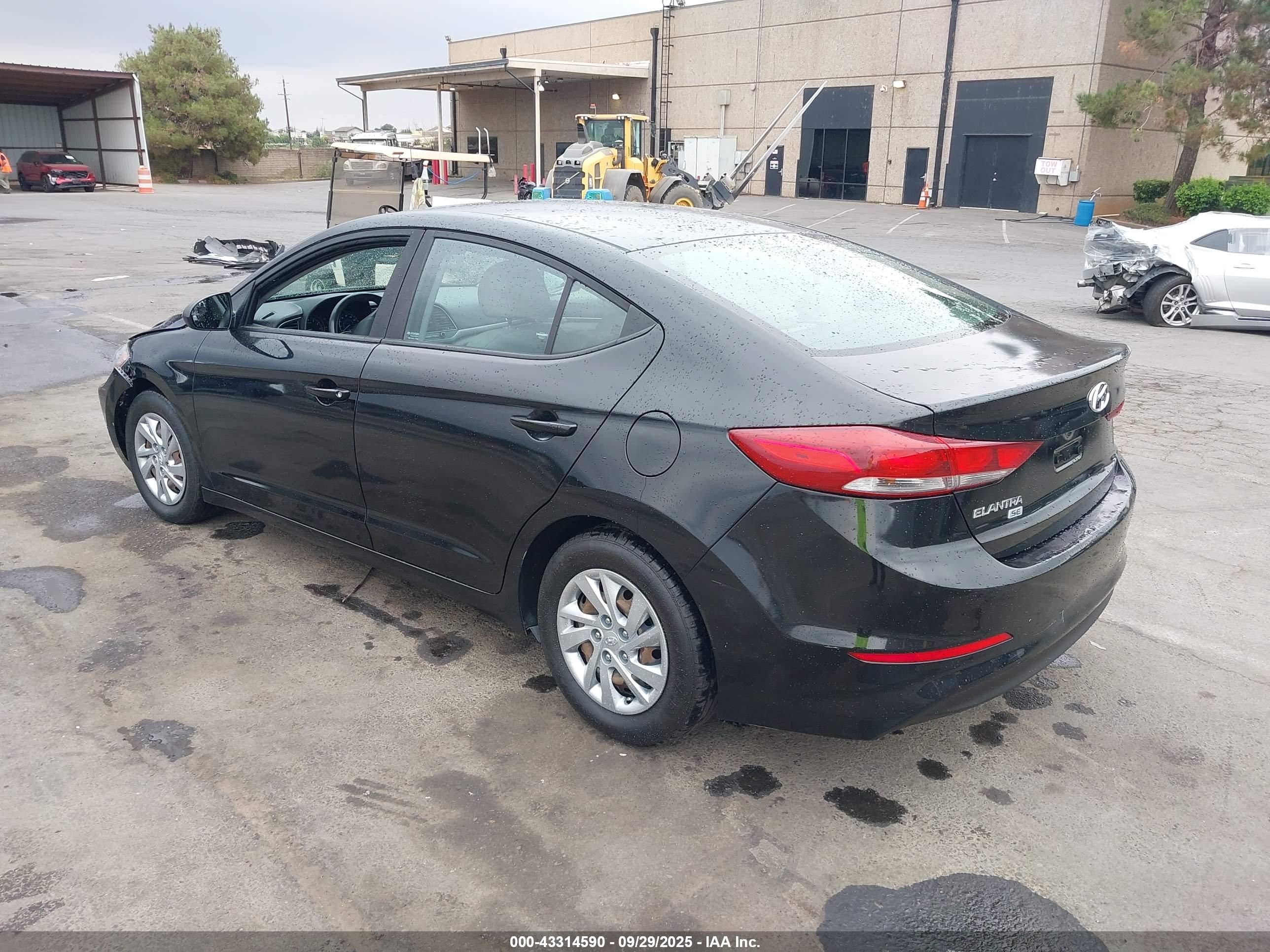 HYUNDAI ELANTRA image 3