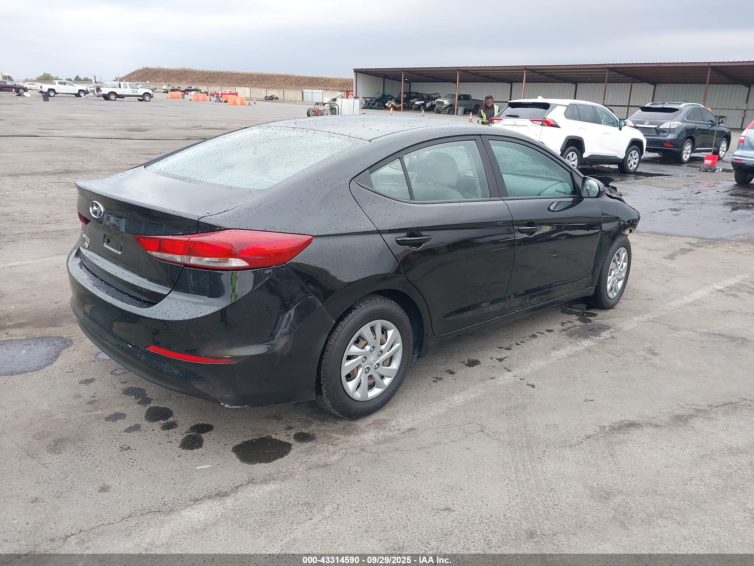 HYUNDAI ELANTRA image 4