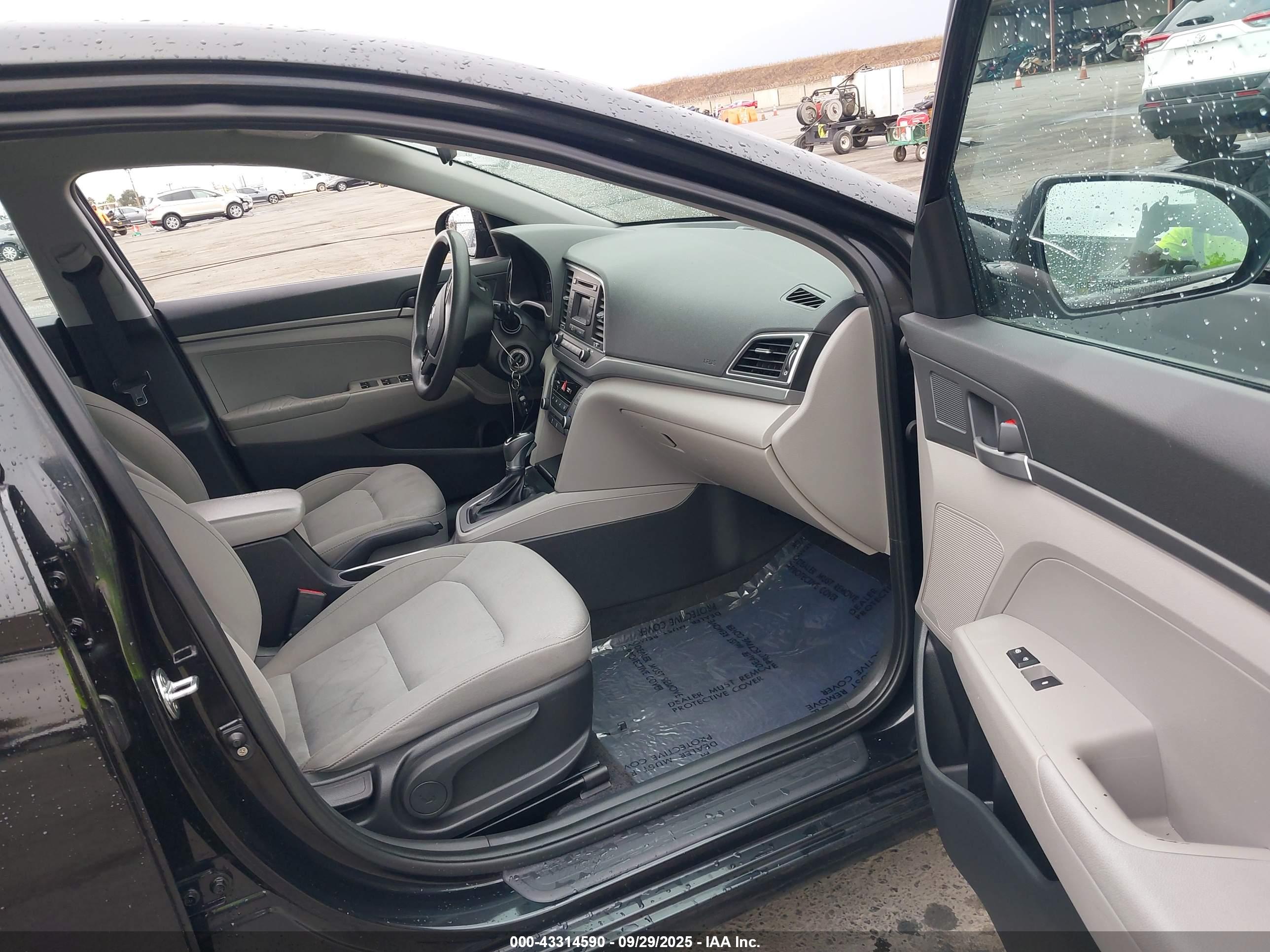 HYUNDAI ELANTRA image 5