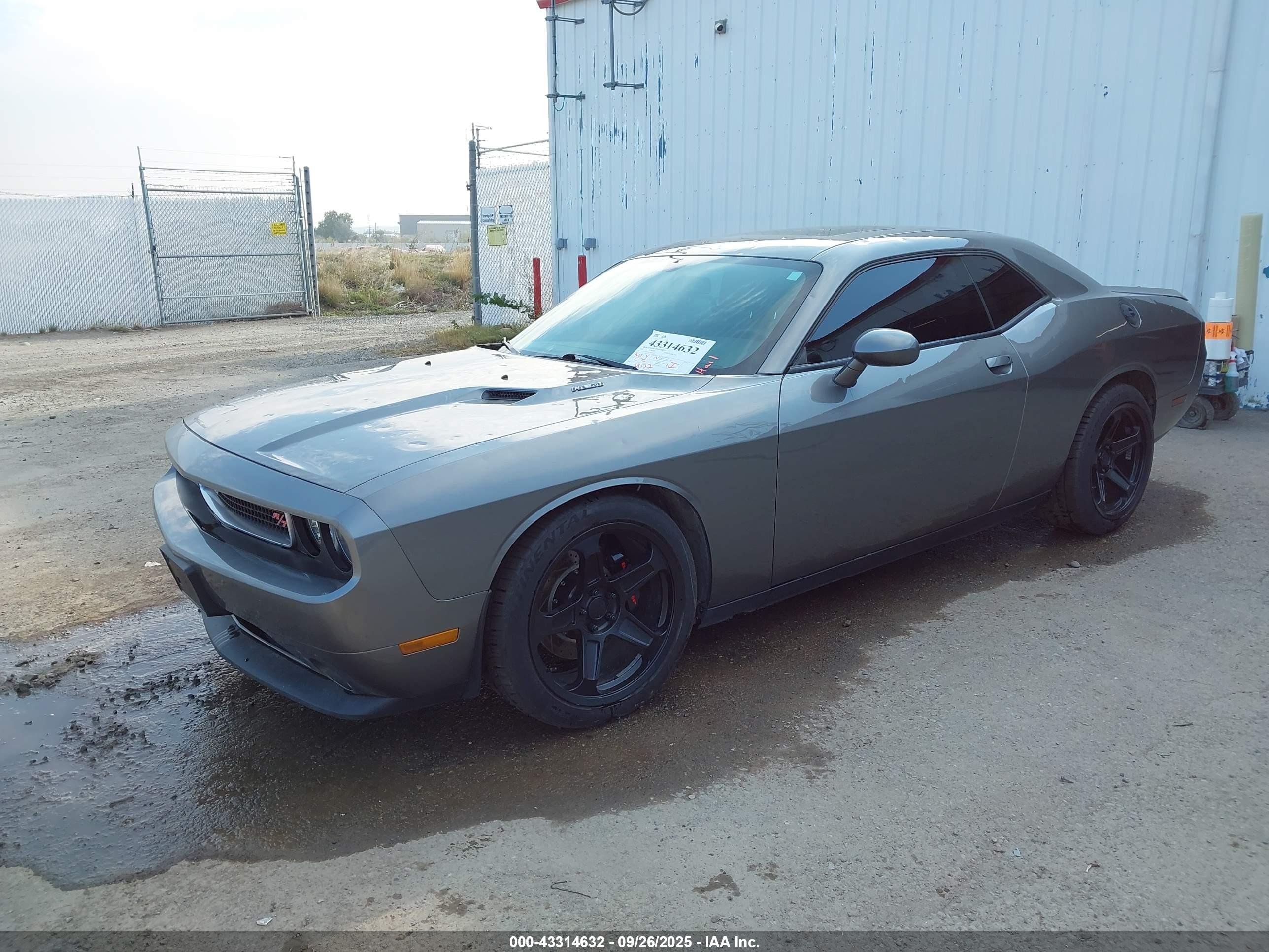 DODGE CHALLENGER image 2