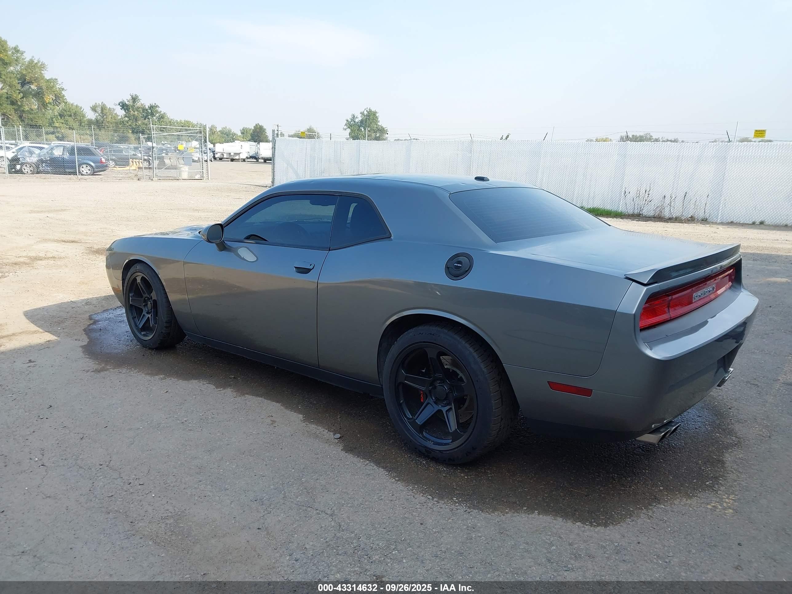 DODGE CHALLENGER image 3