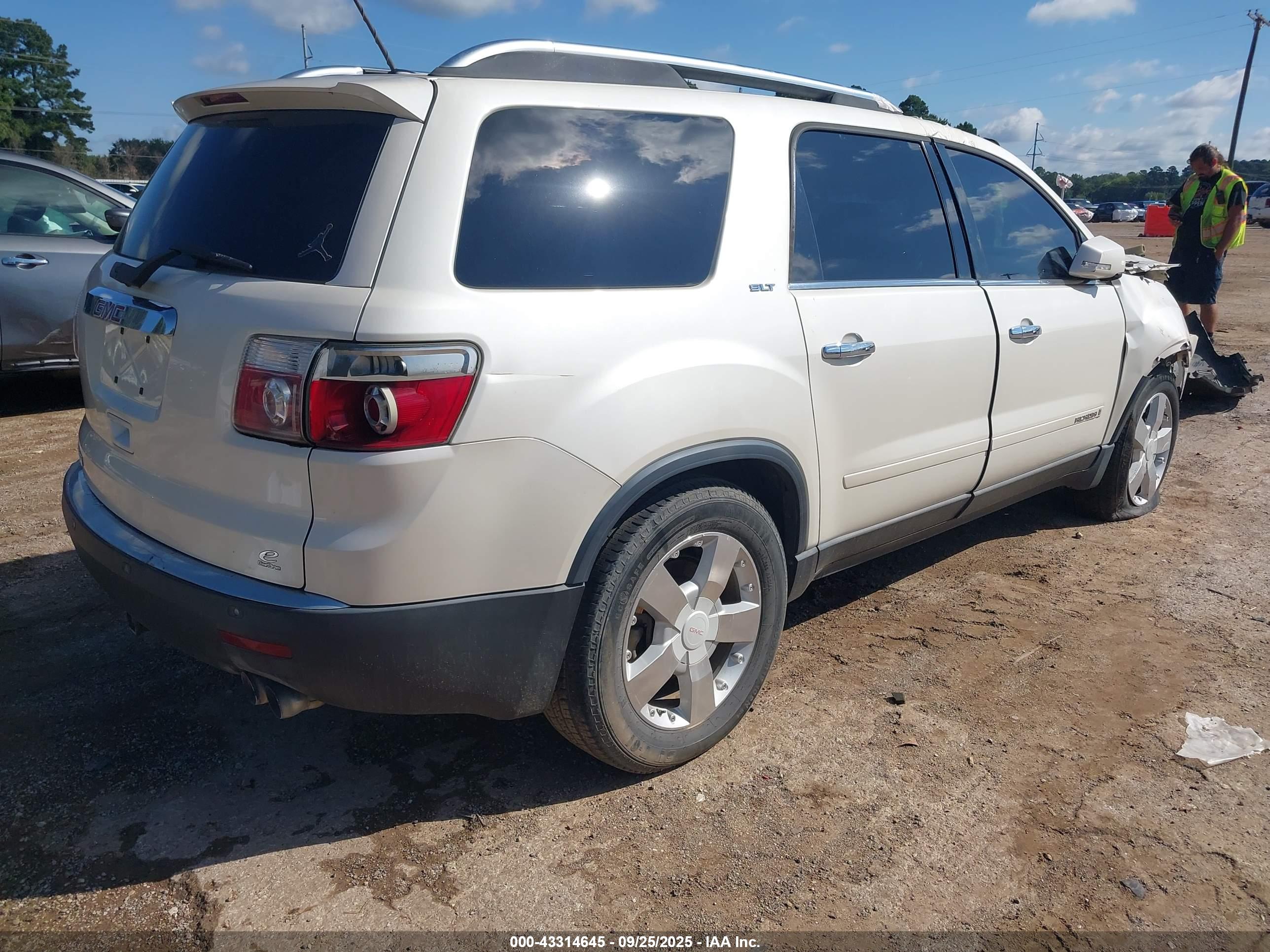 GMC ACADIA image 4