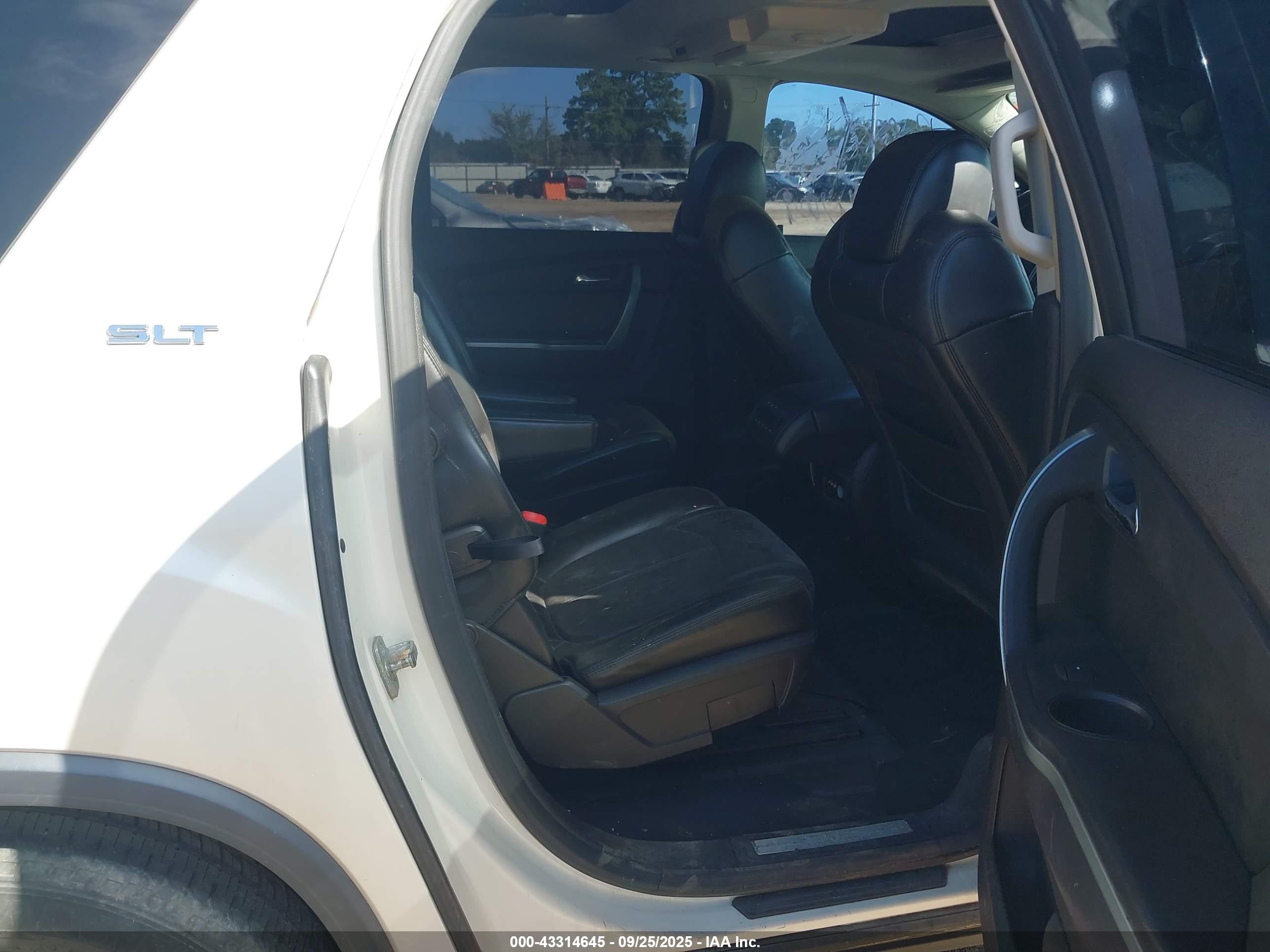 GMC ACADIA image 8