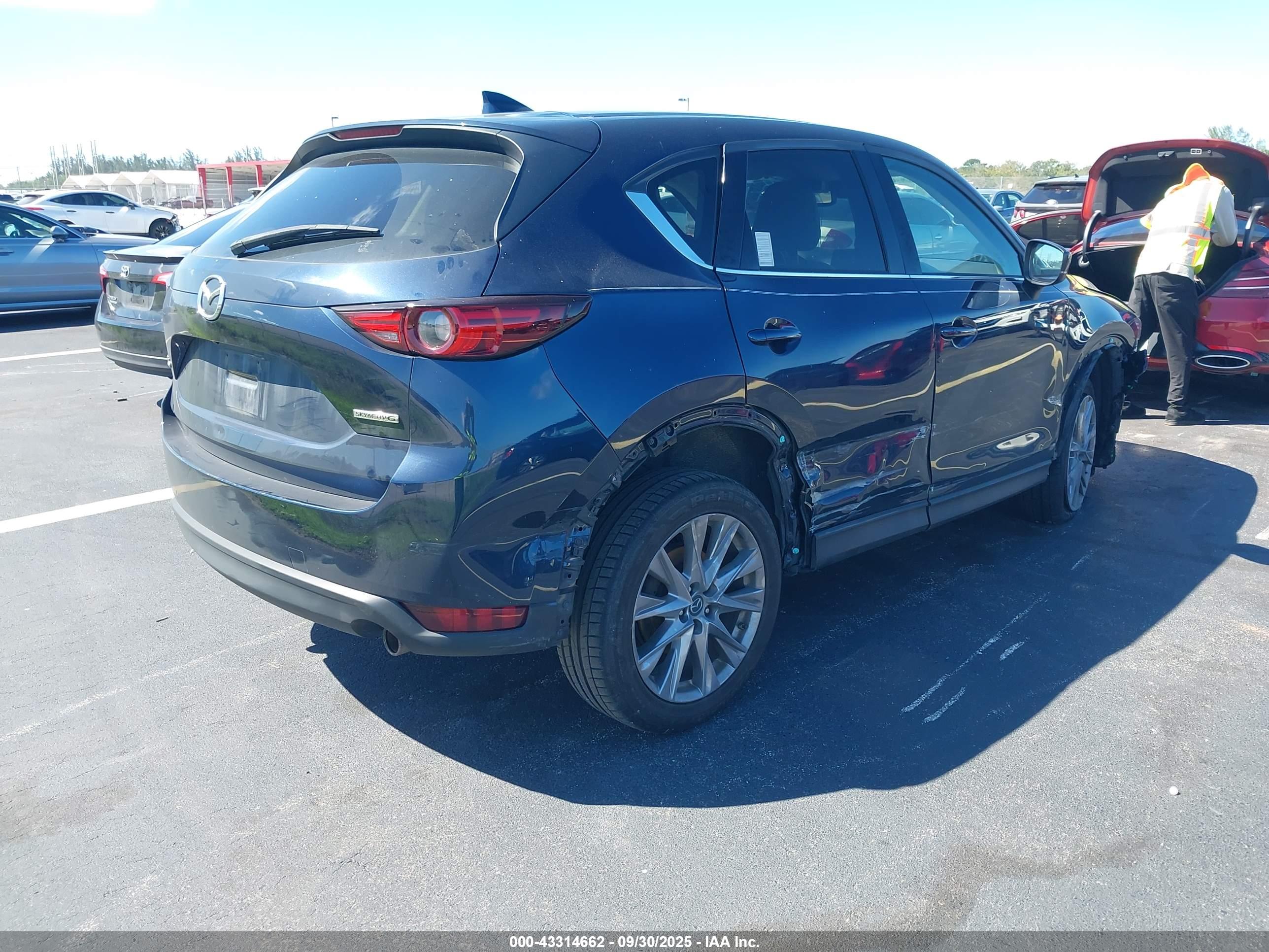MAZDA CX-5 image 4