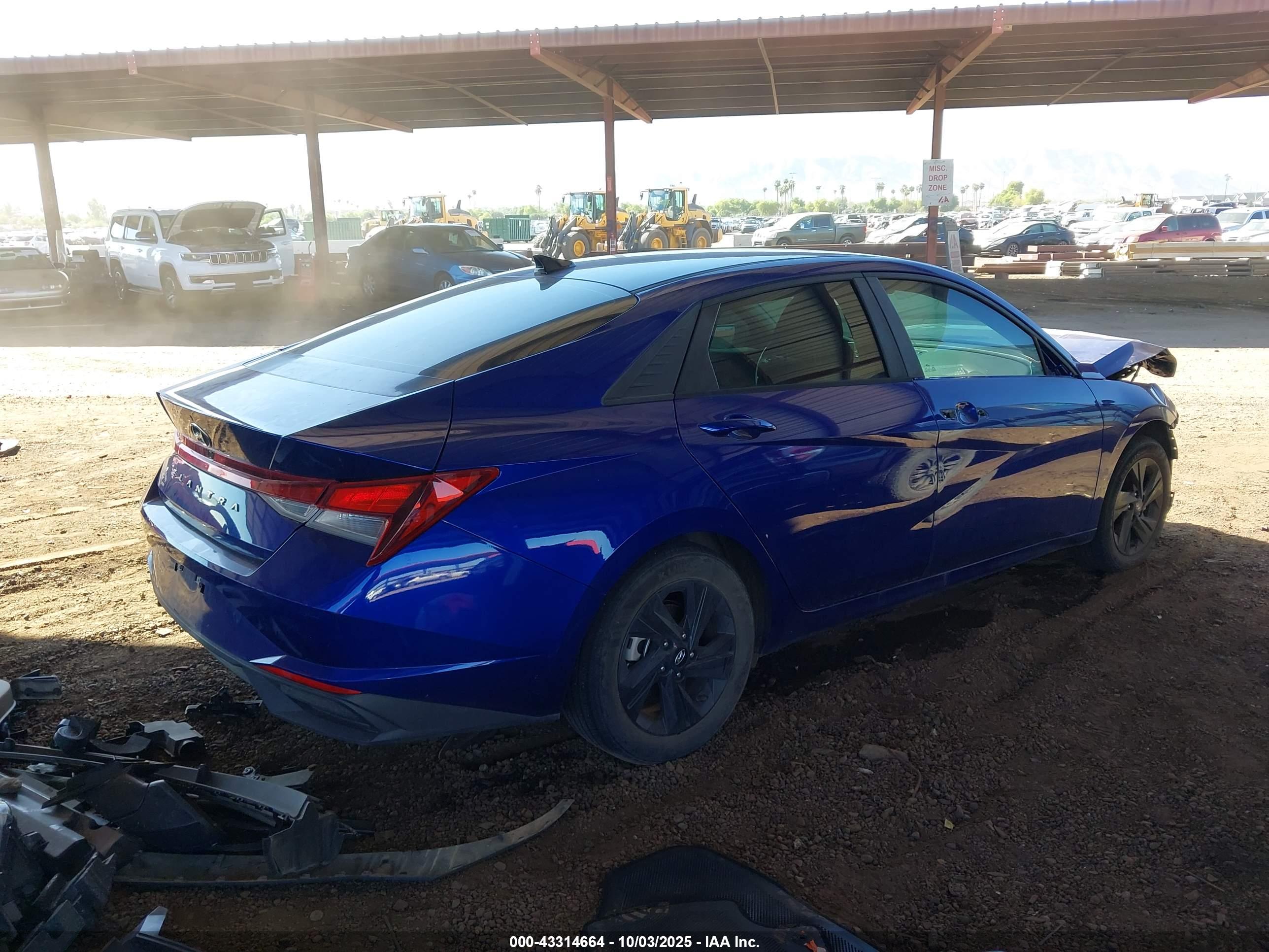 HYUNDAI ELANTRA image 4