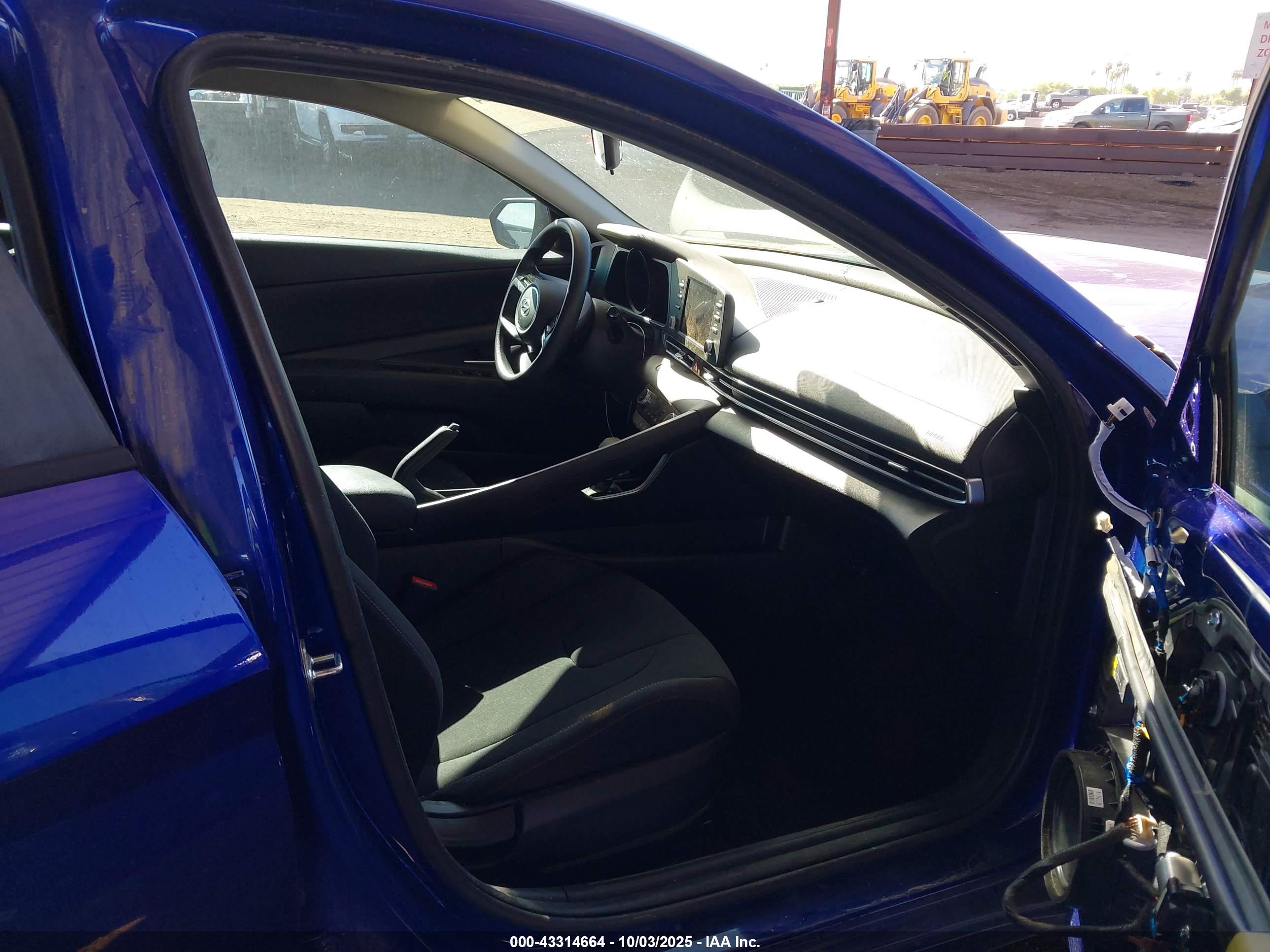 HYUNDAI ELANTRA image 5