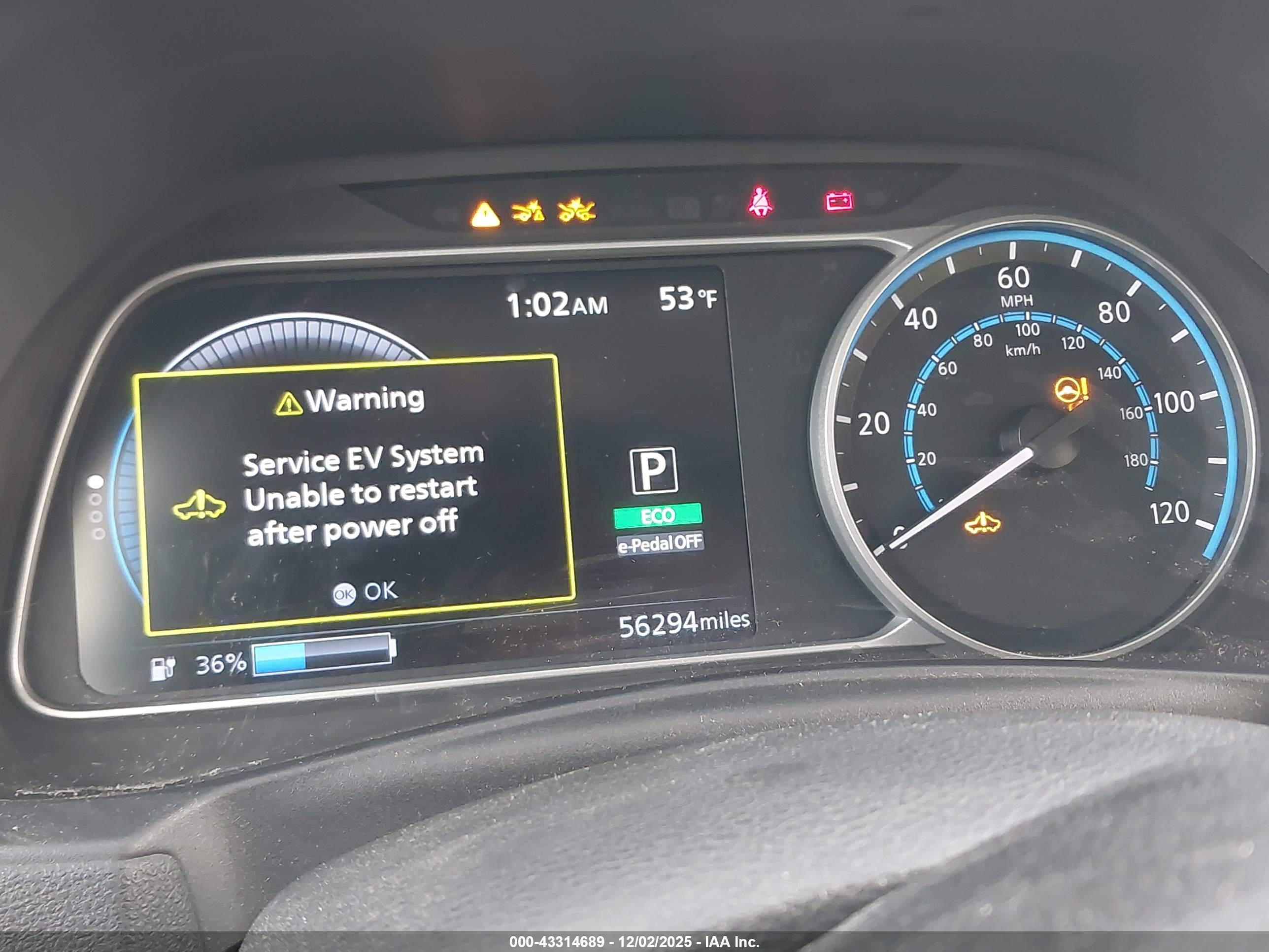 NISSAN LEAF image 7