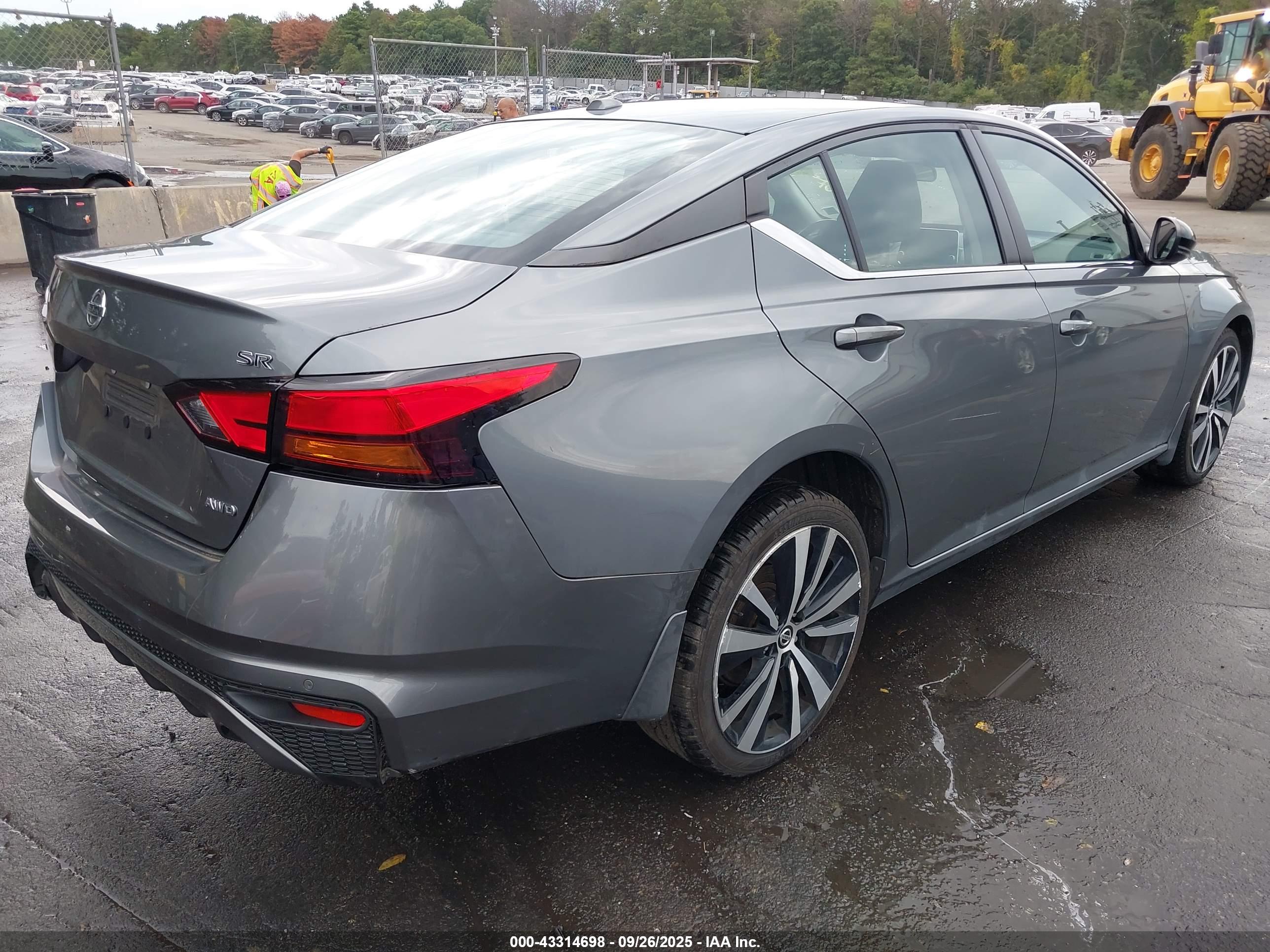 NISSAN ALTIMA image 4