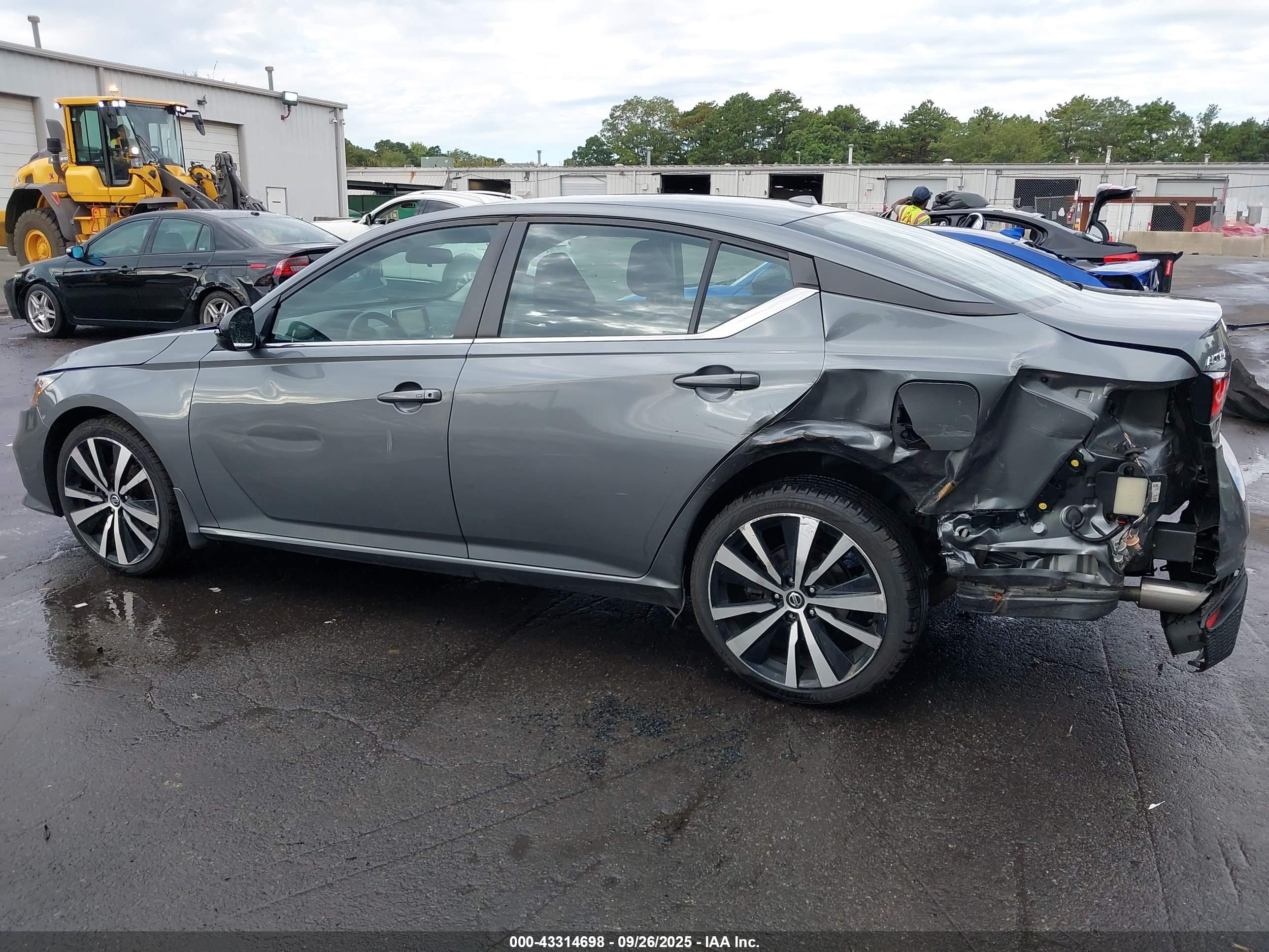 NISSAN ALTIMA image 6
