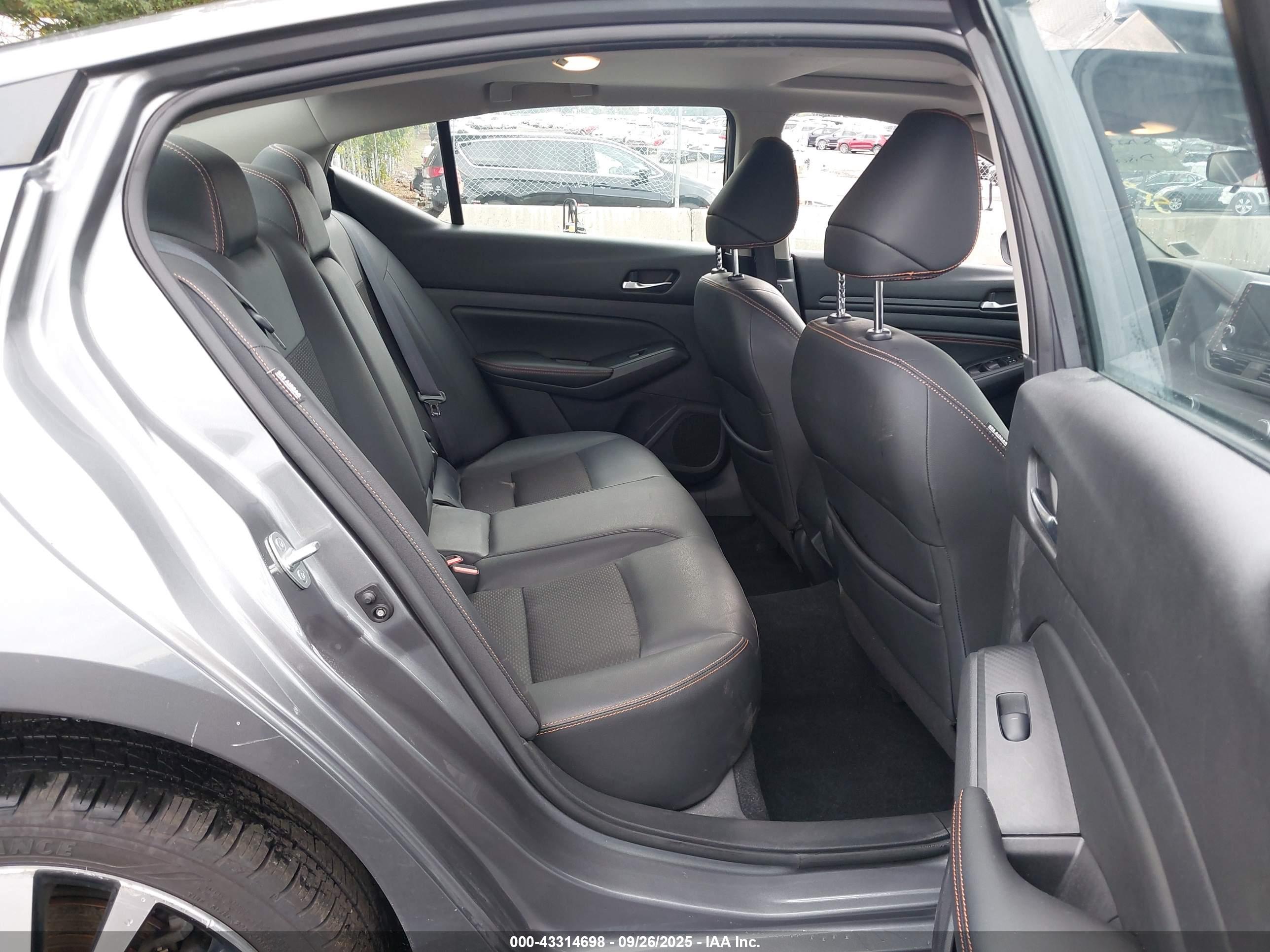 NISSAN ALTIMA image 8