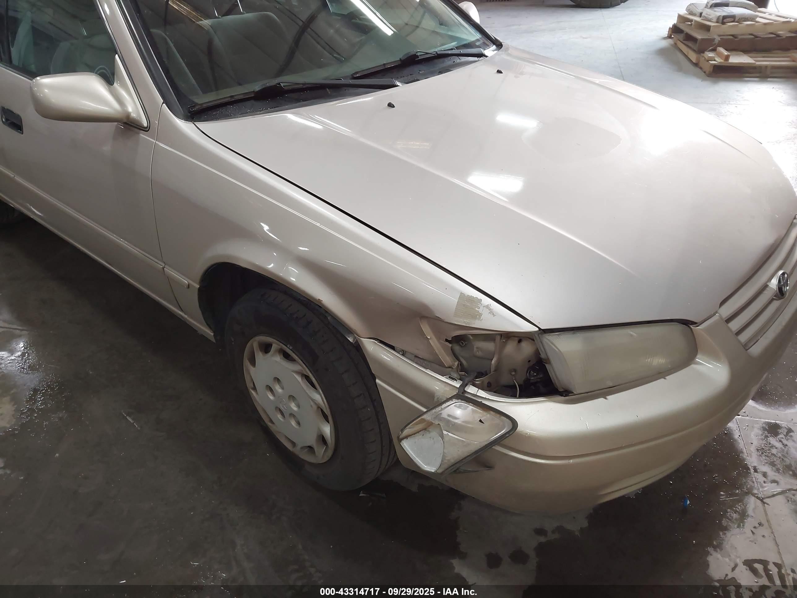 TOYOTA CAMRY image 6